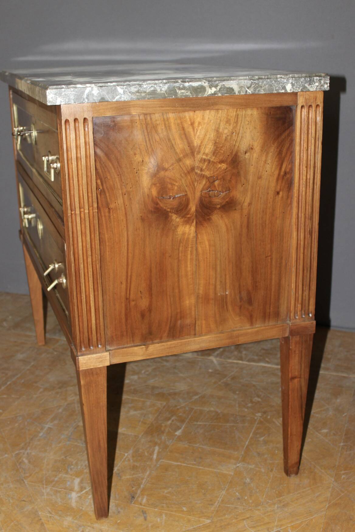 Commode Sauteuse Louis XVI en Noyer Fin XVIIIe