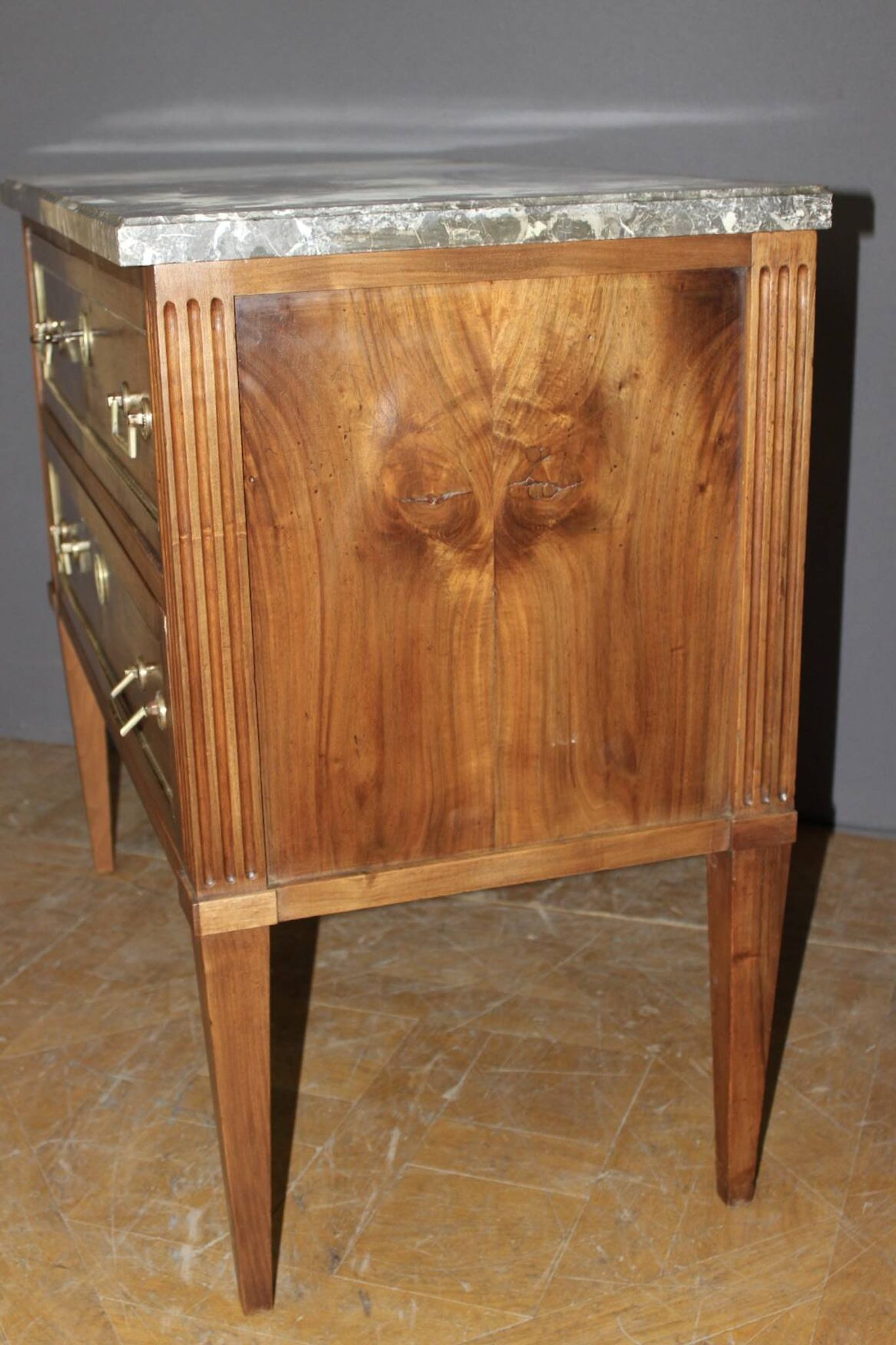 Commode Sauteuse Louis XVI en Noyer Fin XVIIIe