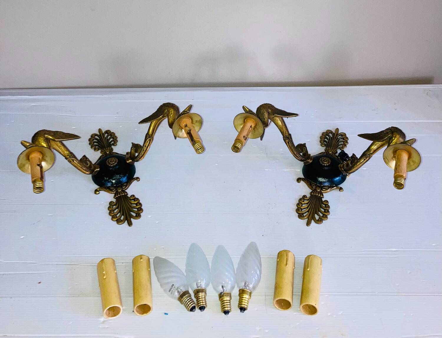 Empire bronze sconces with decorations of swans, palmettes and acanthus leaves