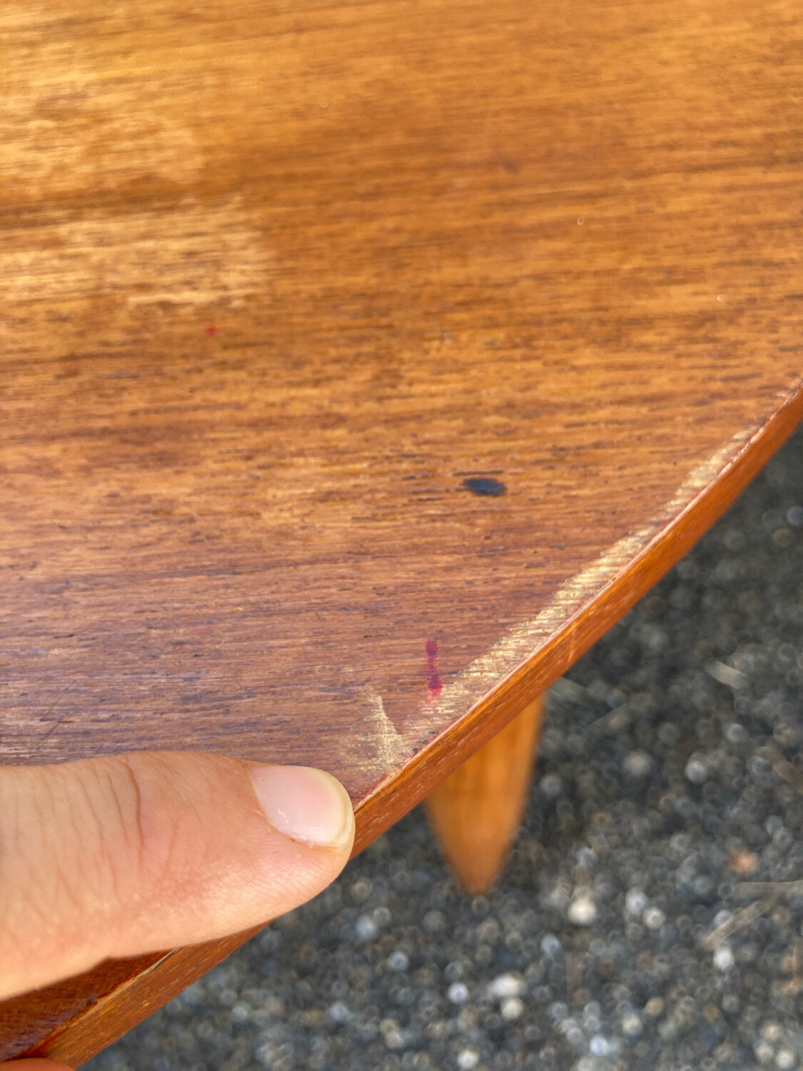 Scandinavian extendable round table