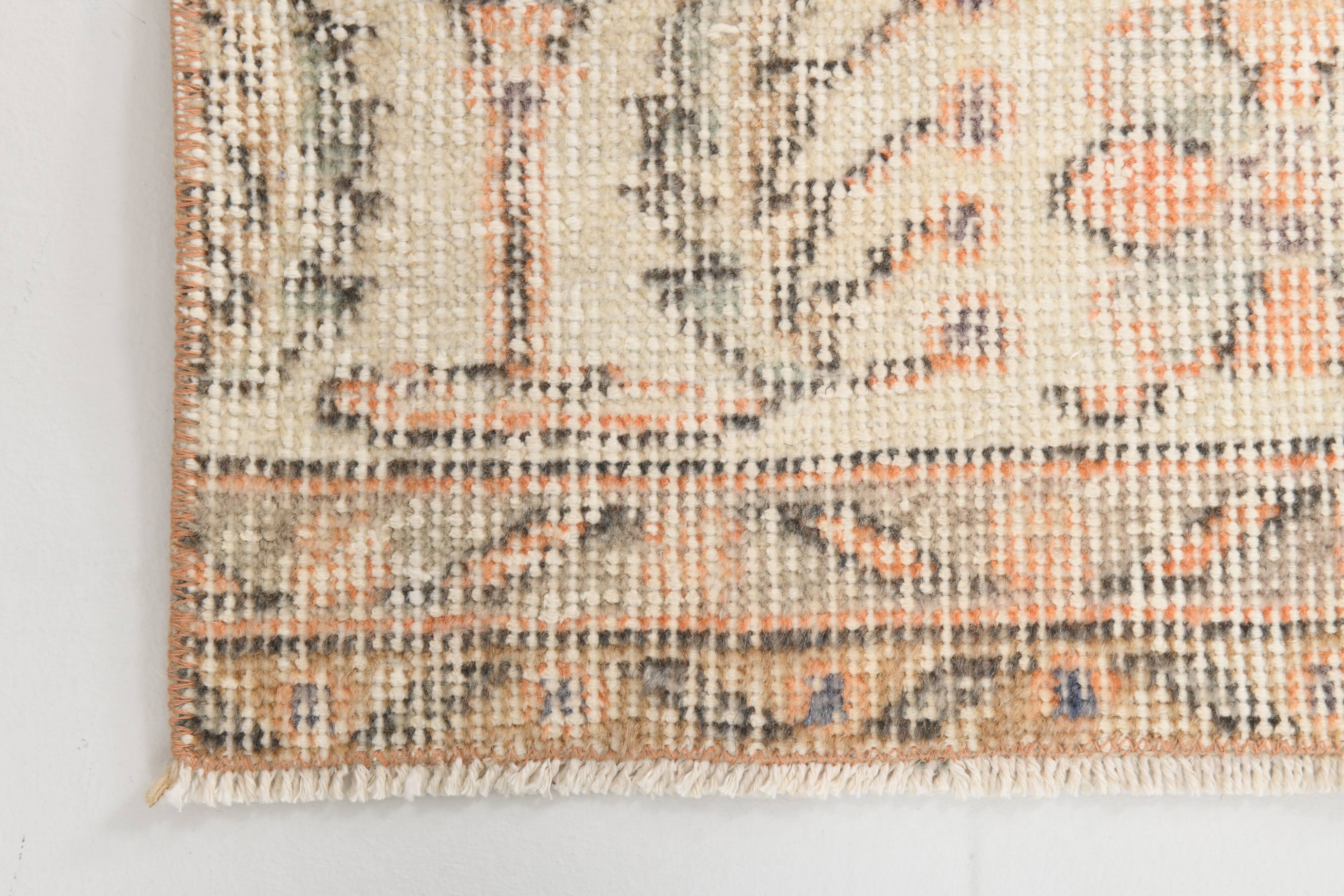 Tapis de couloir turc vintage à motif floral