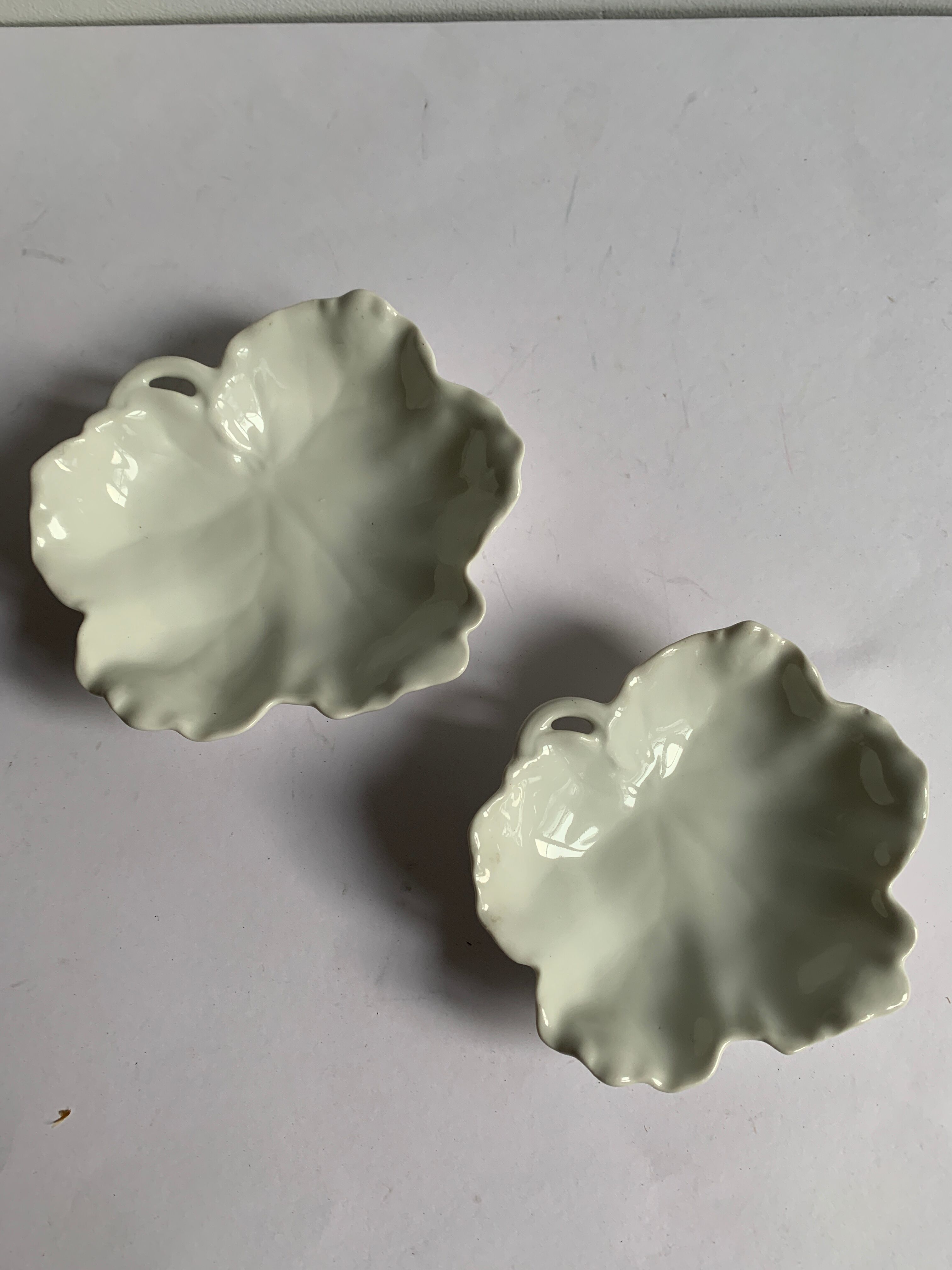 Porcelain ramekins vine leaf