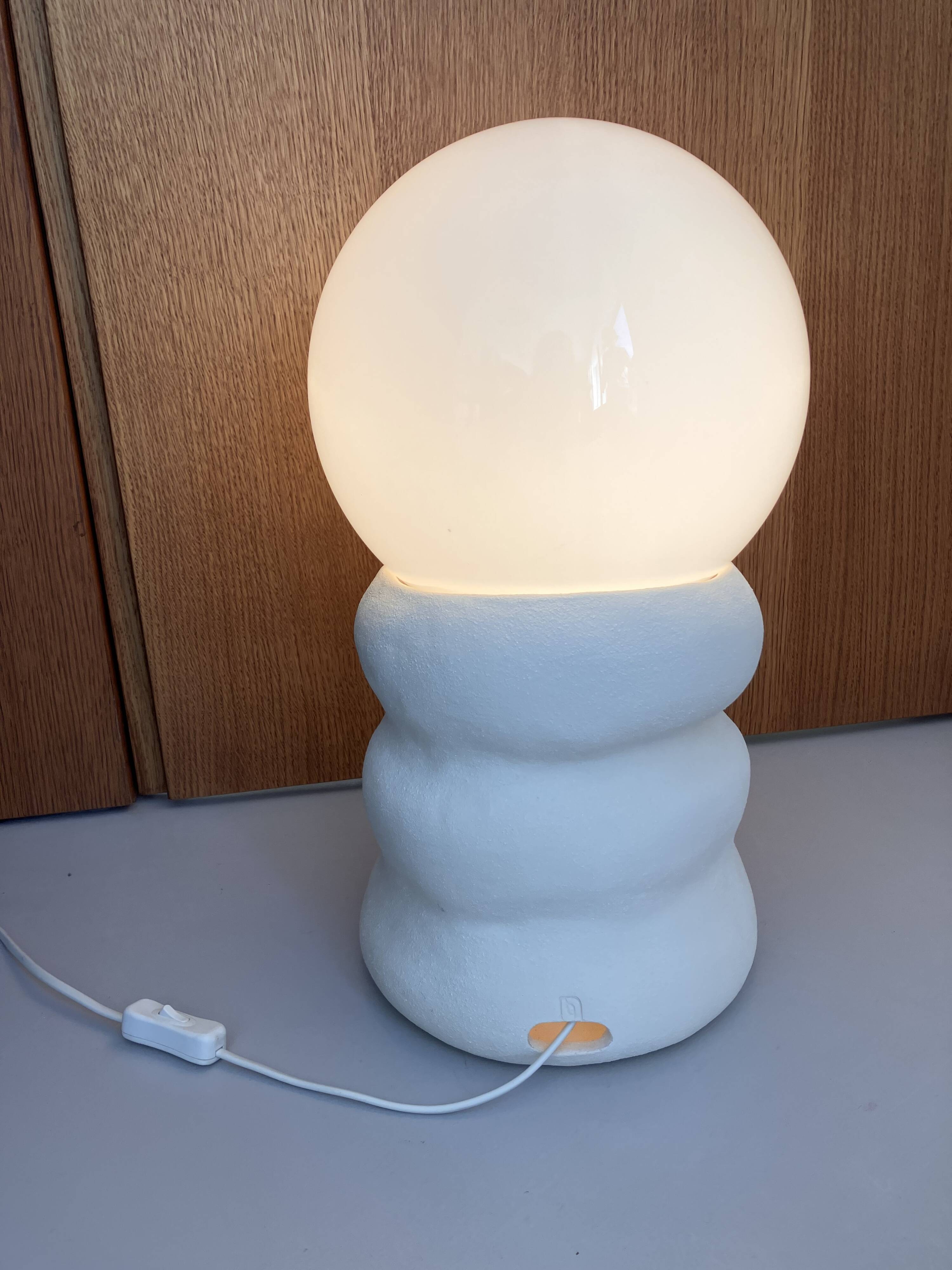 Large table lamp in off-white ceramic with an organic globe shape.