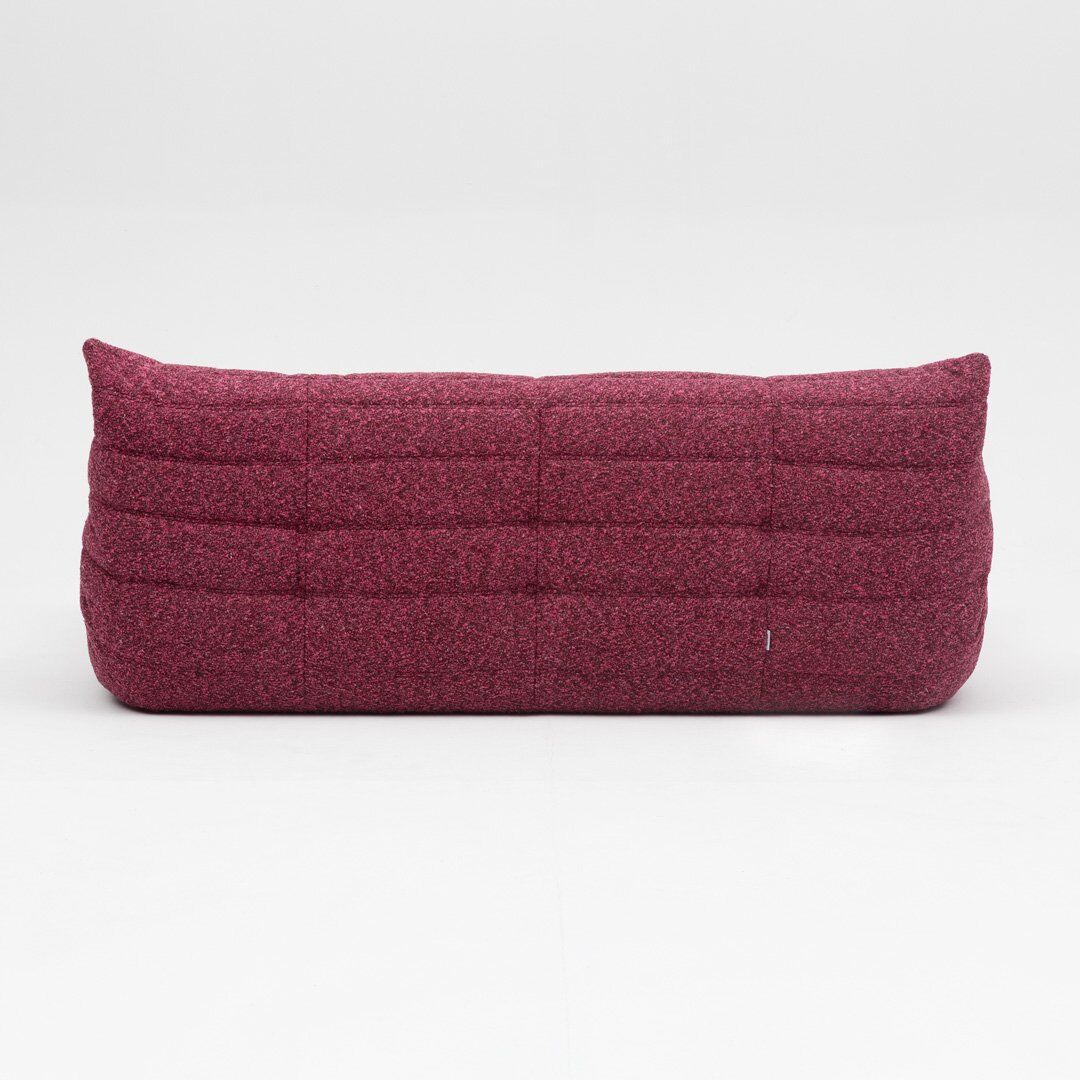 Canapé trois places Togo en bouclé bordeaux par Michel Ducaroy pour Ligne Roset