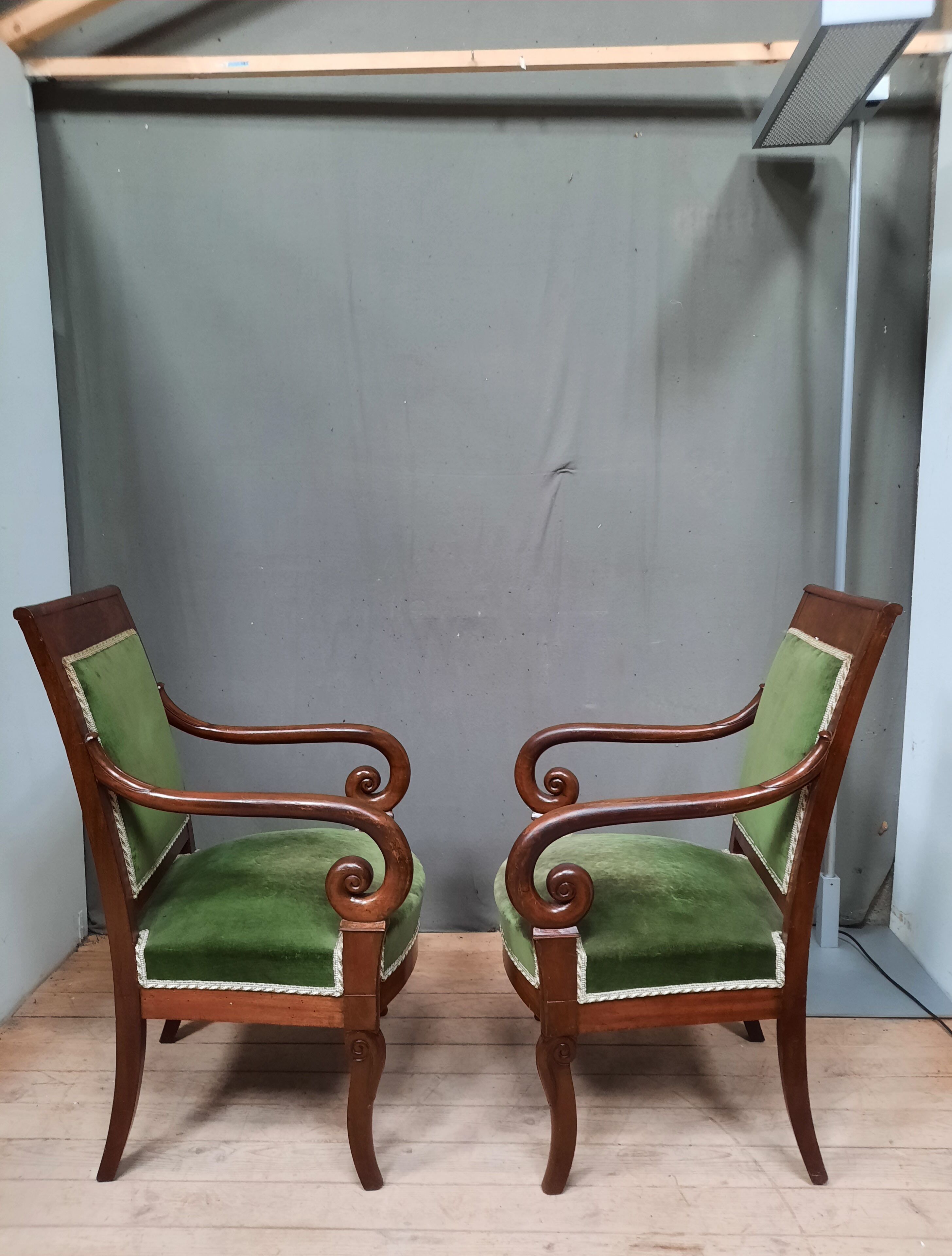 Pair of armchairs with acajoi butts