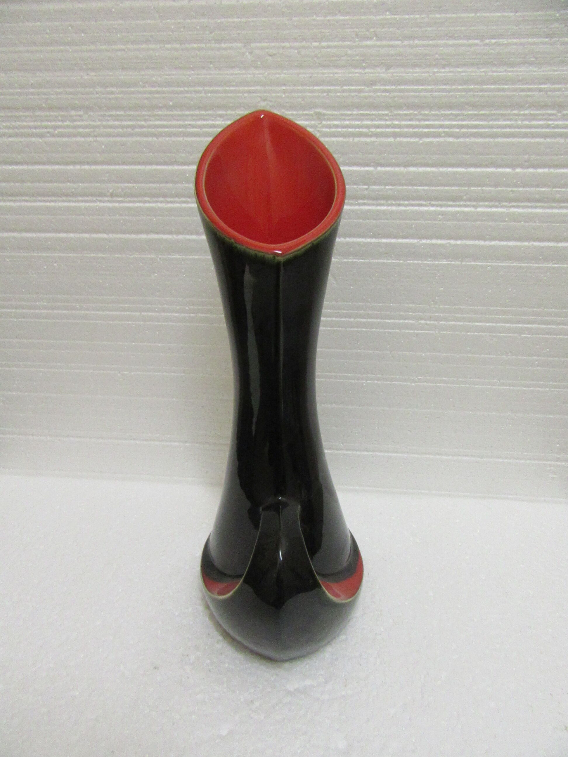 Large vase red and black vintage