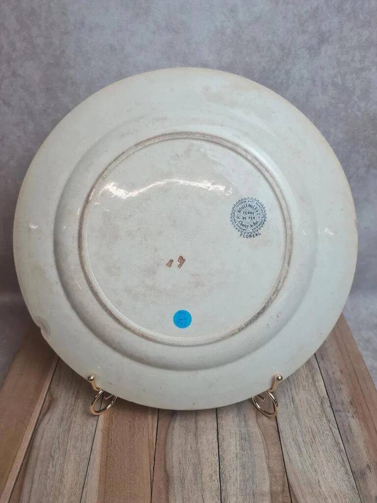 Old plate Terre de Fer Hb & Cie Choisy-le-Roi model Floreal 32 cm