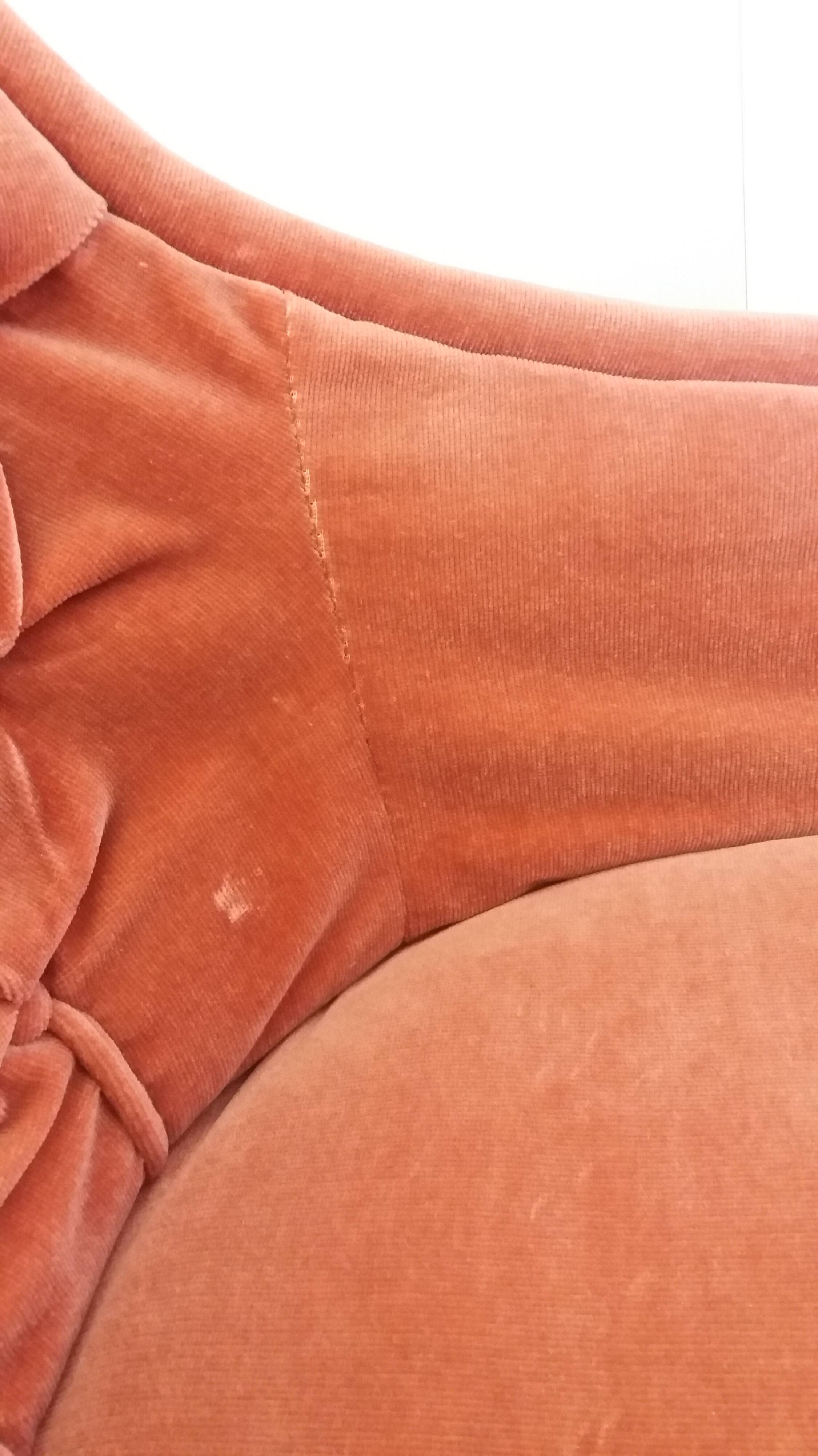 Fauteuil crapaud en velours rose
