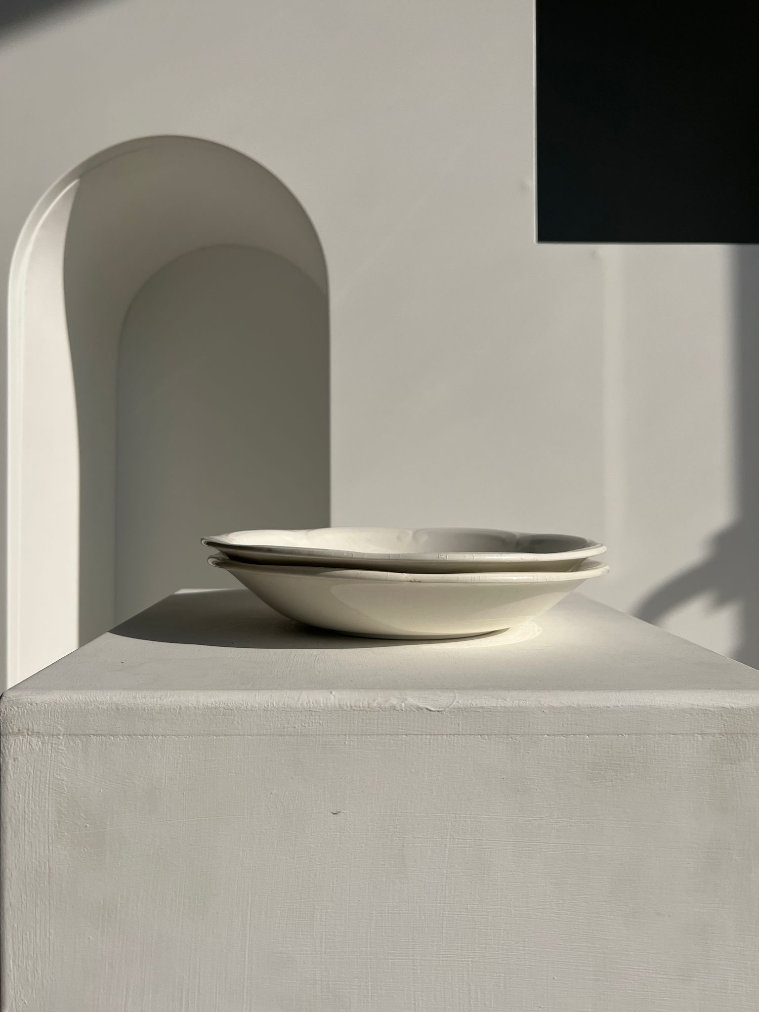 2 white hollow plates flower shape Gien D: 21,5cm