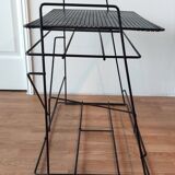 Table desserte en métal noir perforé 1950/1960.