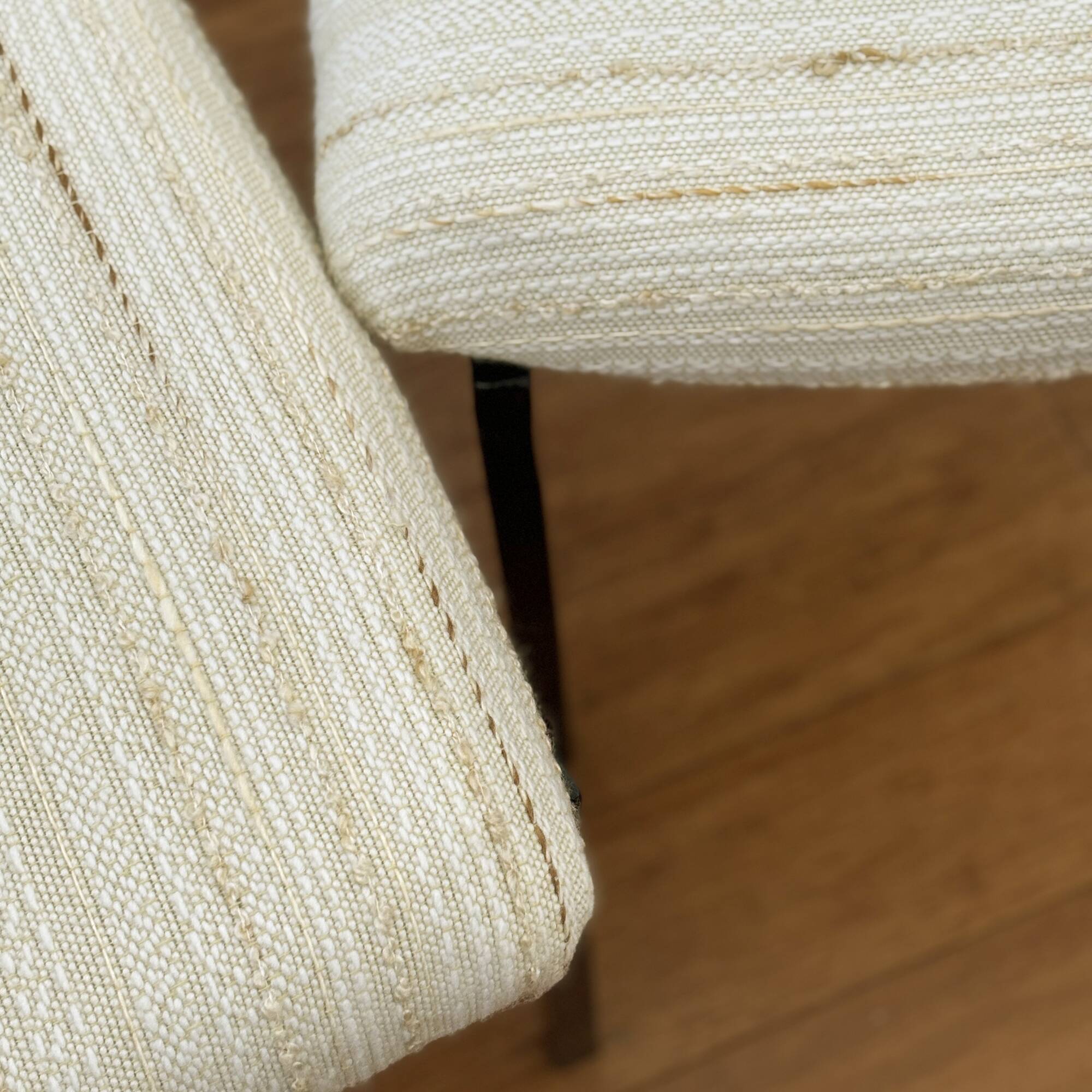 Paire de chaises modernistes en tissu