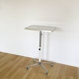 Tablet with chrome and white lacquered wheels