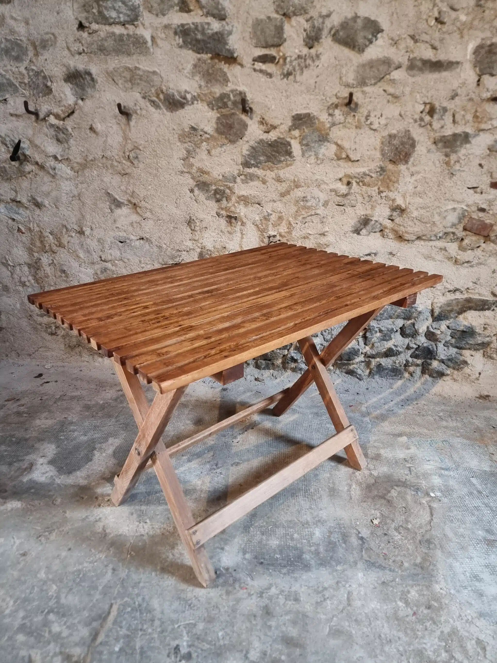 Vintage folding garden table in pine, mid-20th century.