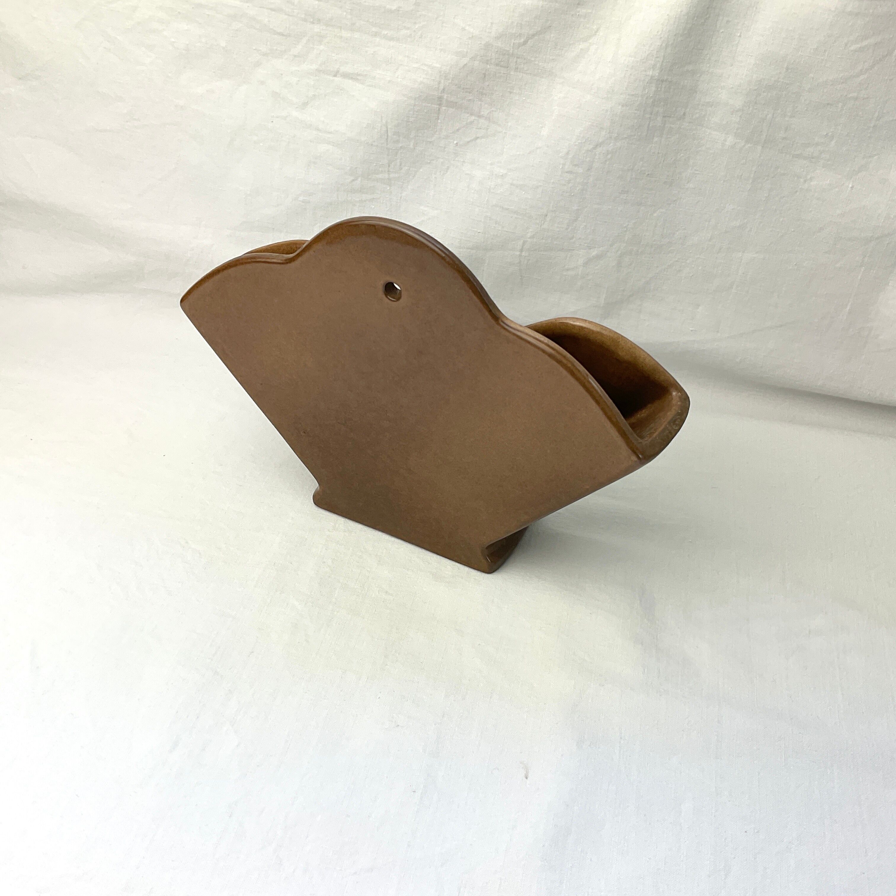 Wall-mounted terracotta coffee filter pot