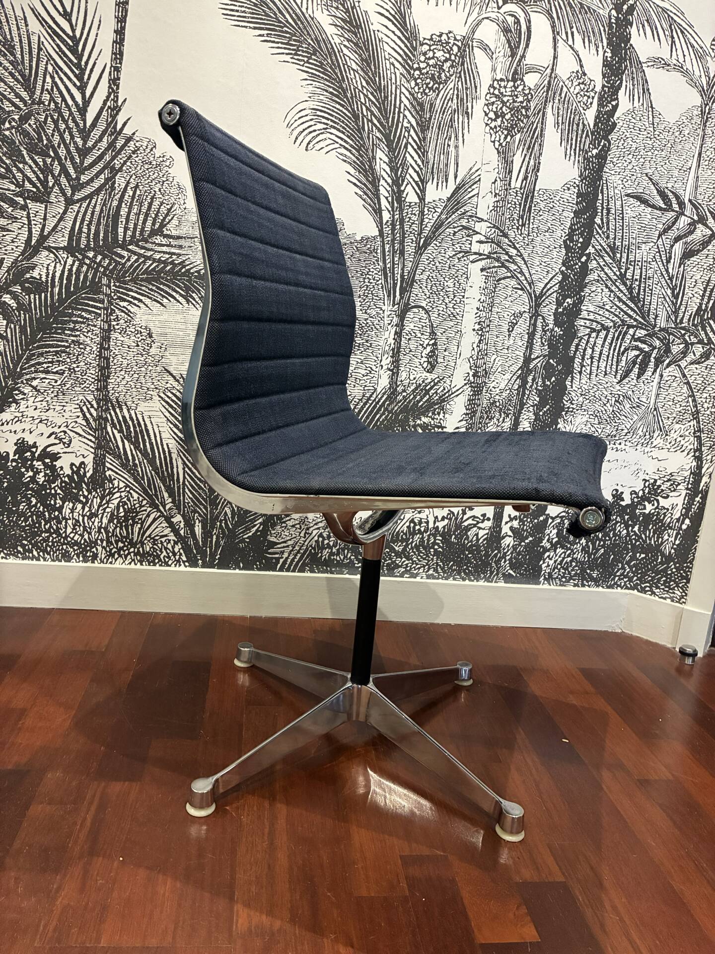 Fauteuil Herman Miller EA105