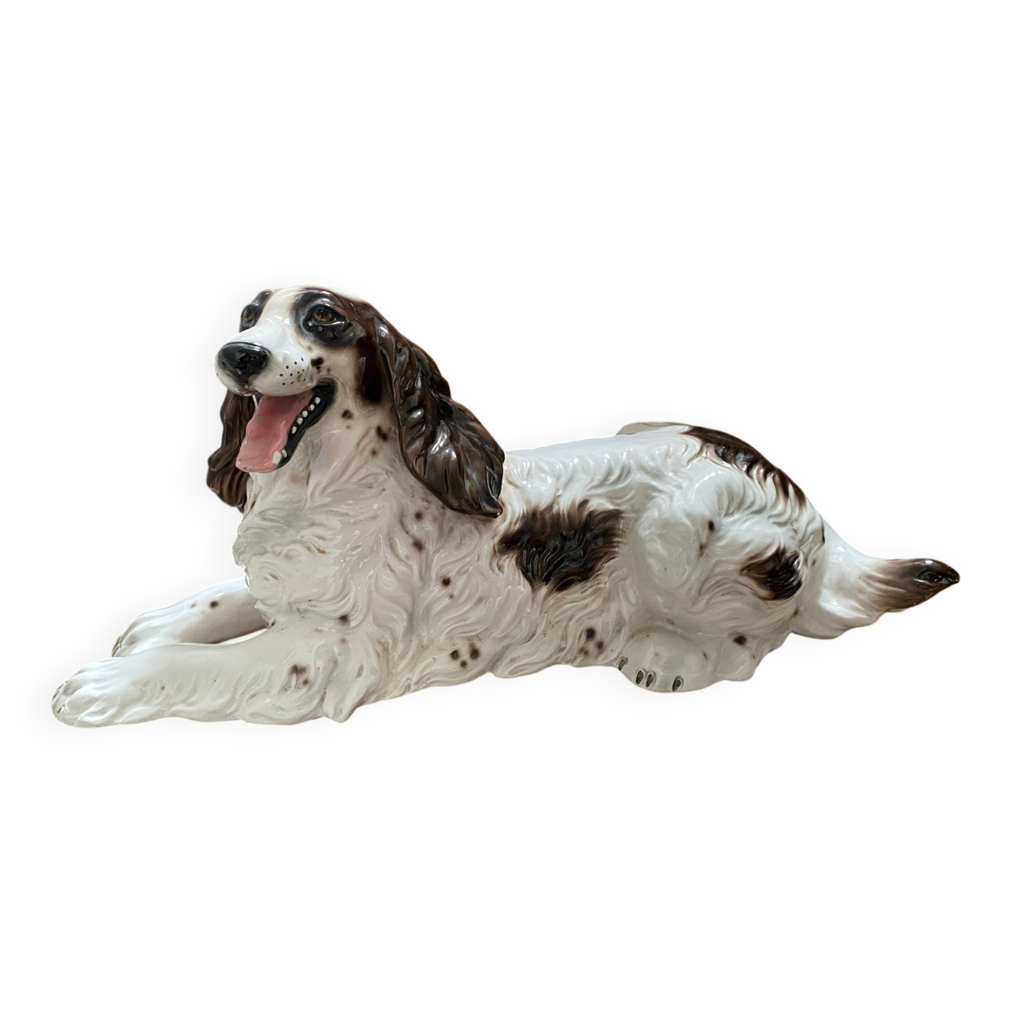 Sculpture of a Springer dog