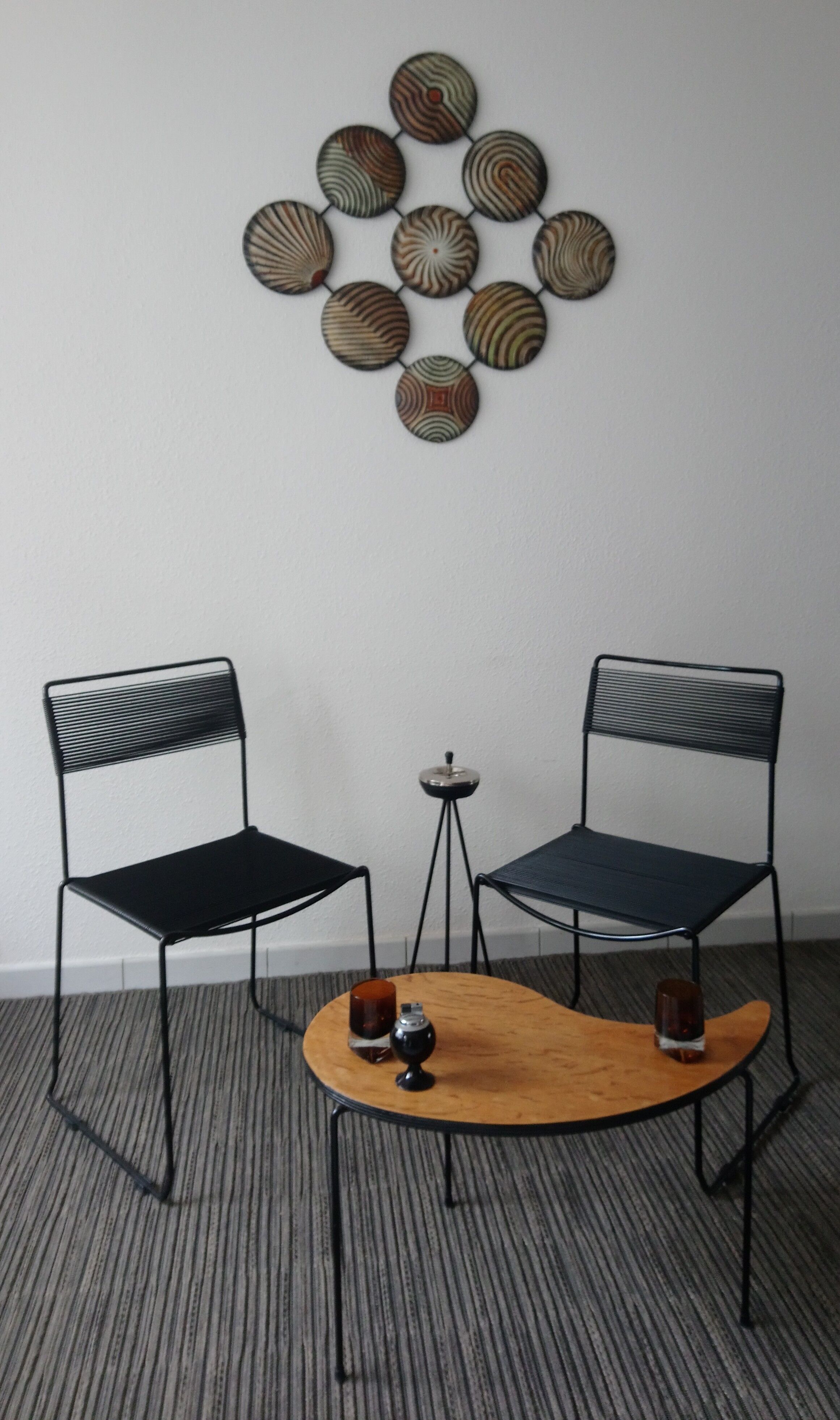 Paire de chaises spaghetti scoubidou noires années 70
