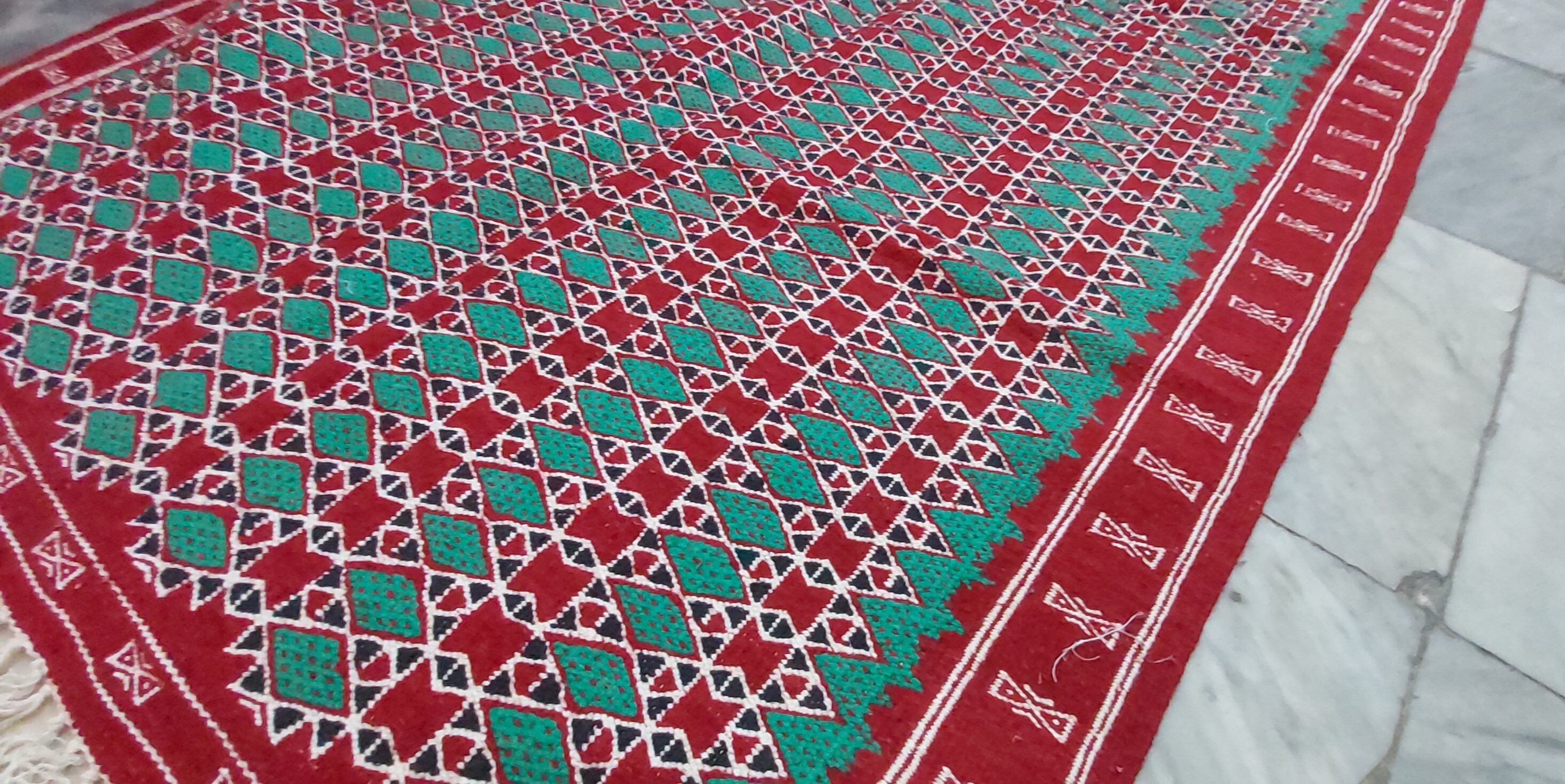 Traditional red and green handmade carpet in pure wool  115x210cm