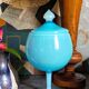 Pot couvert sur pied en opaline de foire vintage