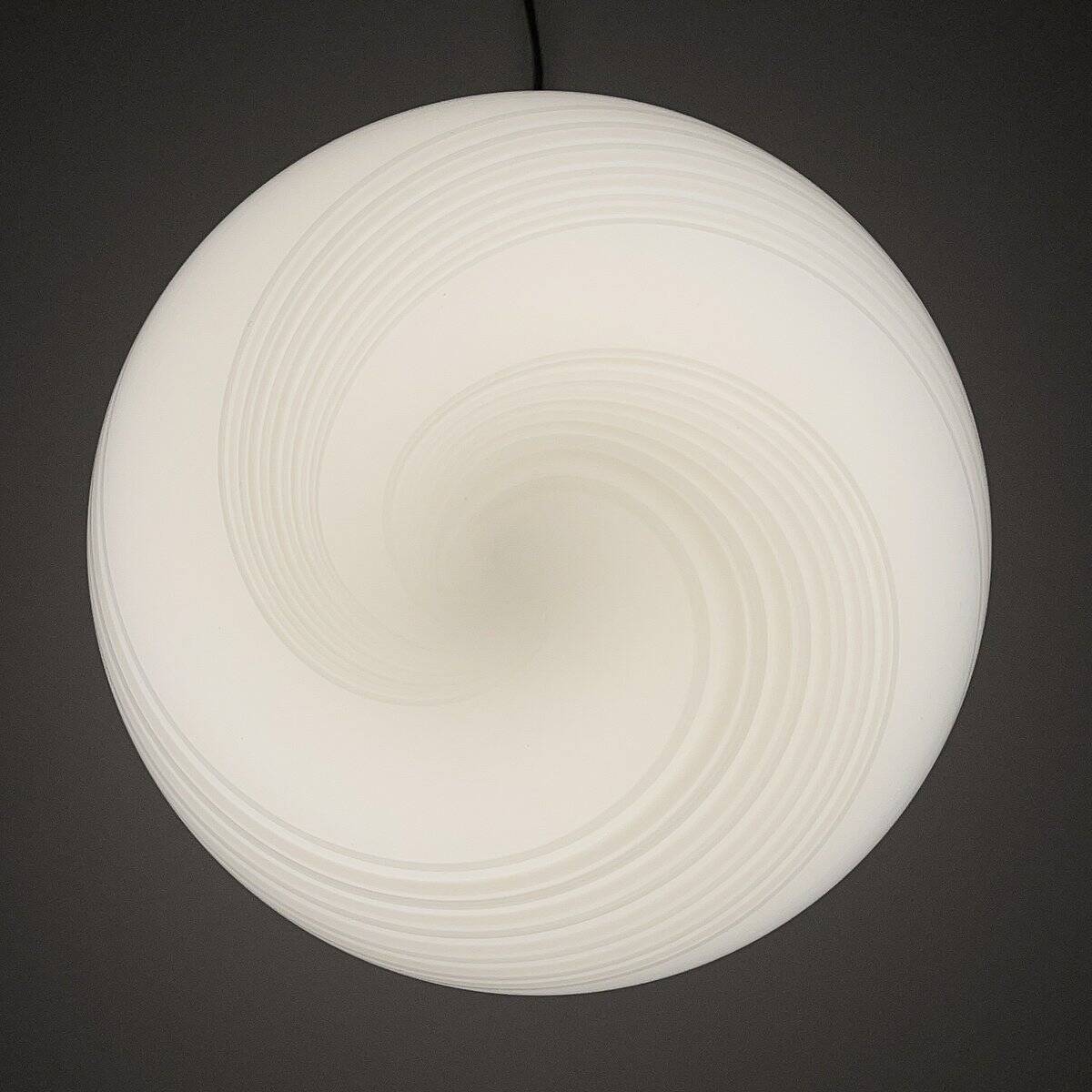 Vintage table lamp in white Murano glass, Italy, 1970s.