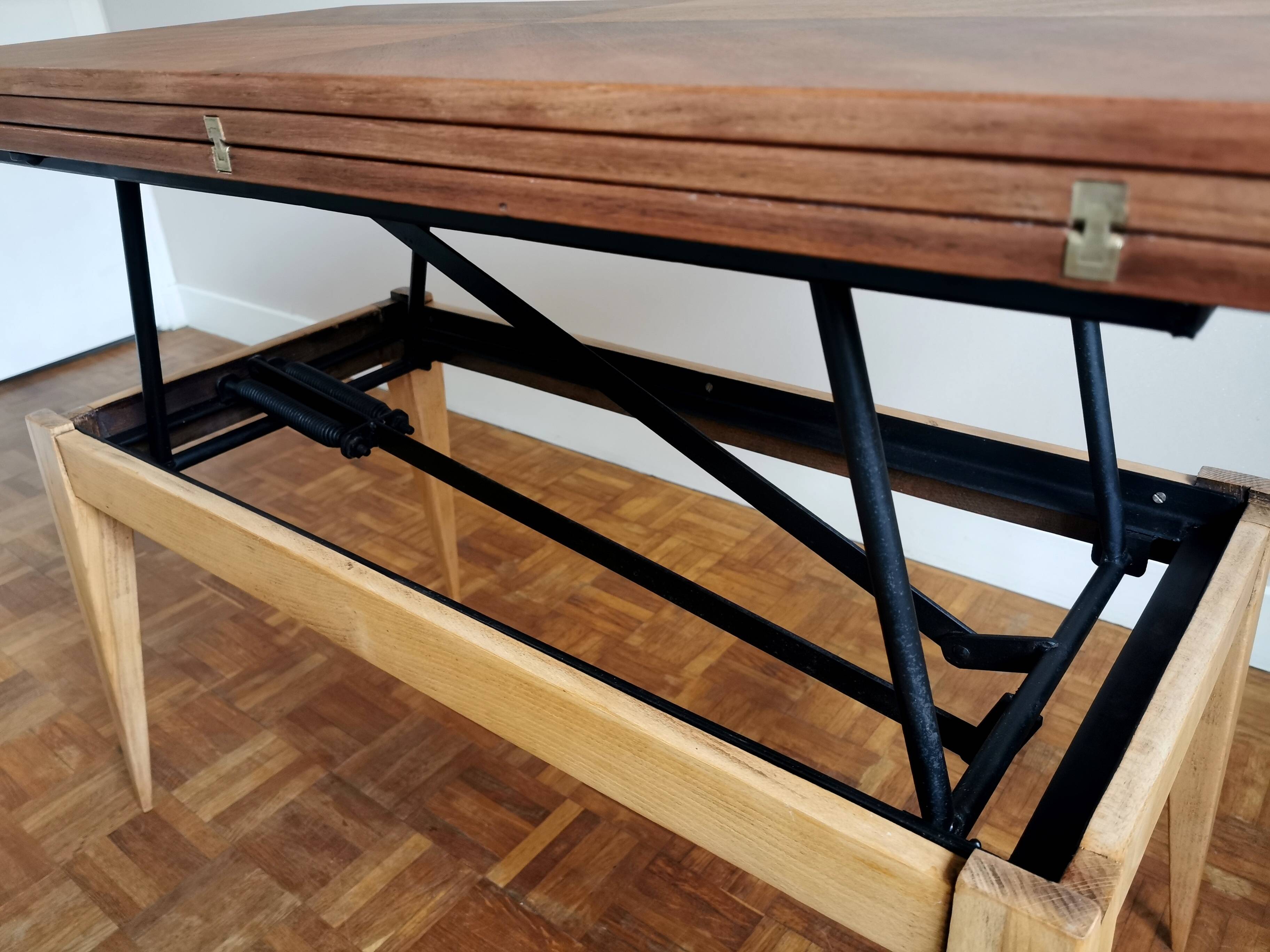 Renovated table with Albert Ducrot system