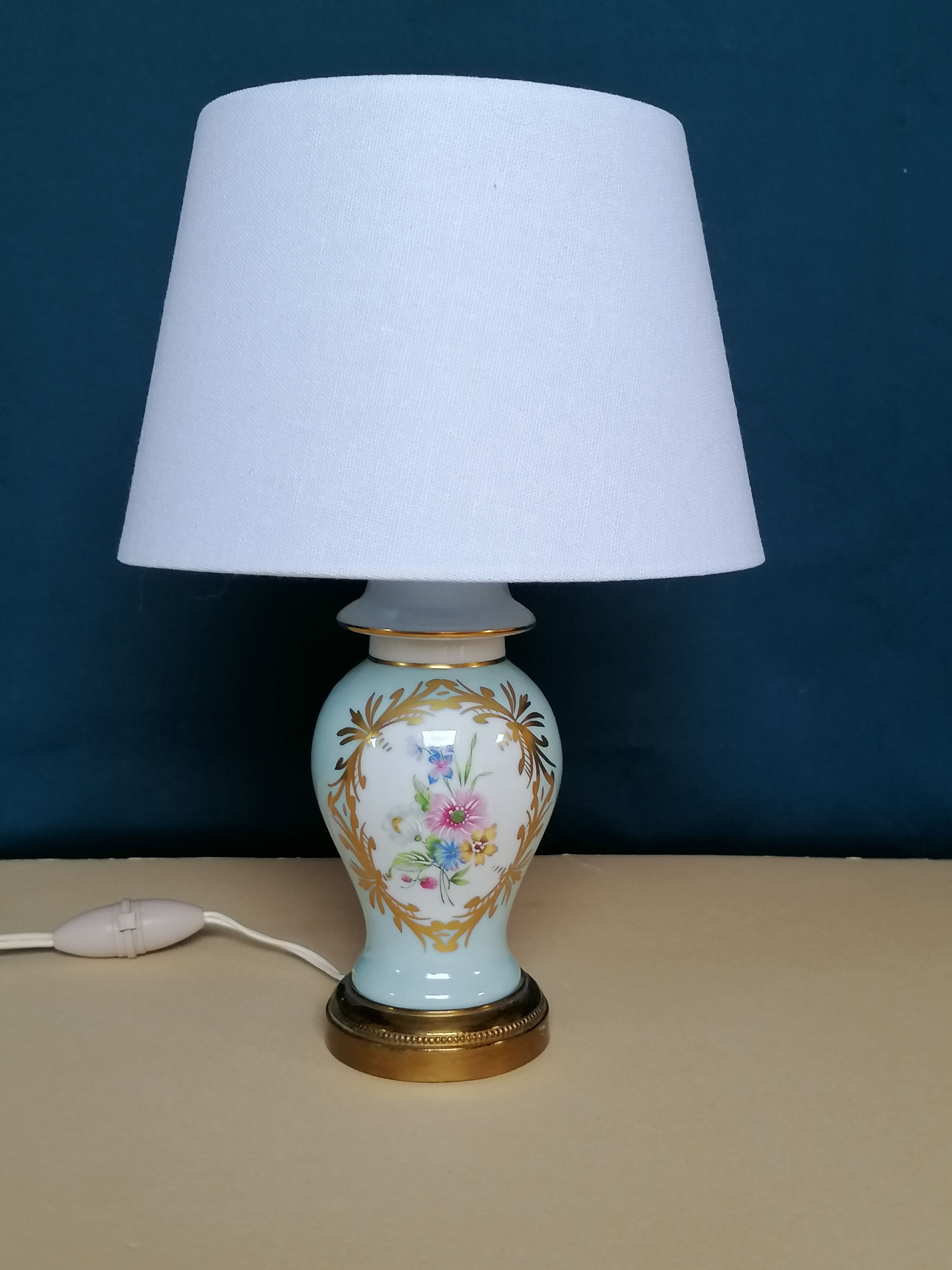 Porcelain table lamp year 40