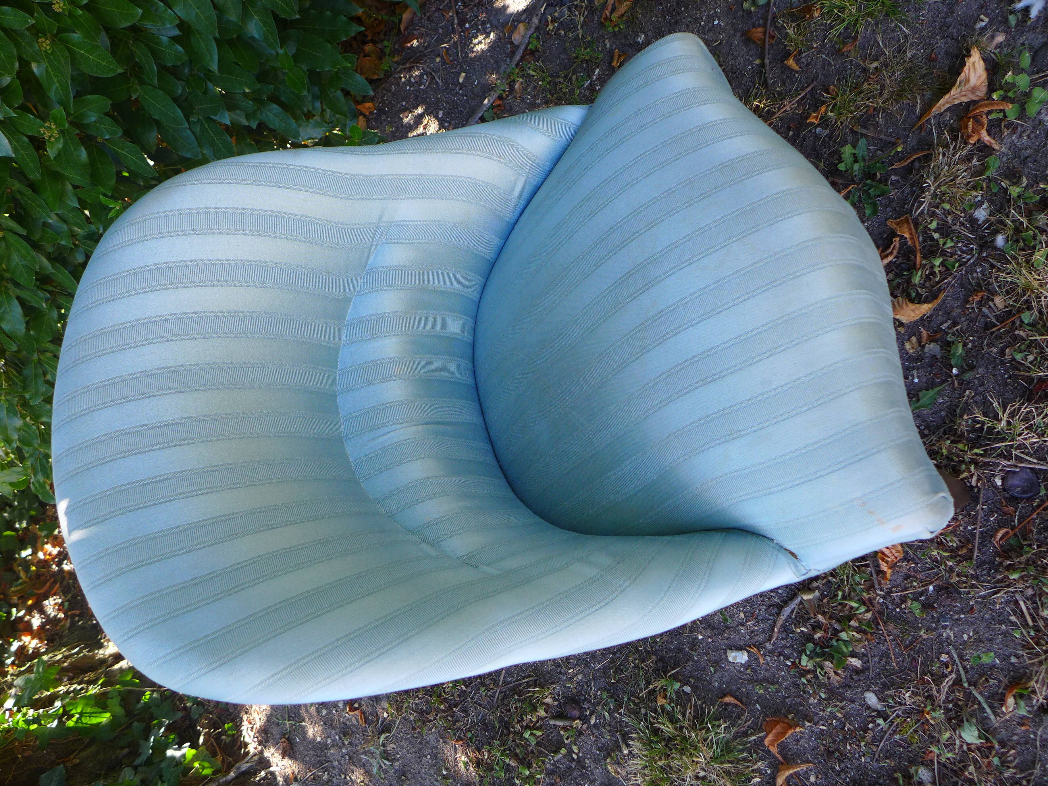 Blue toad chair