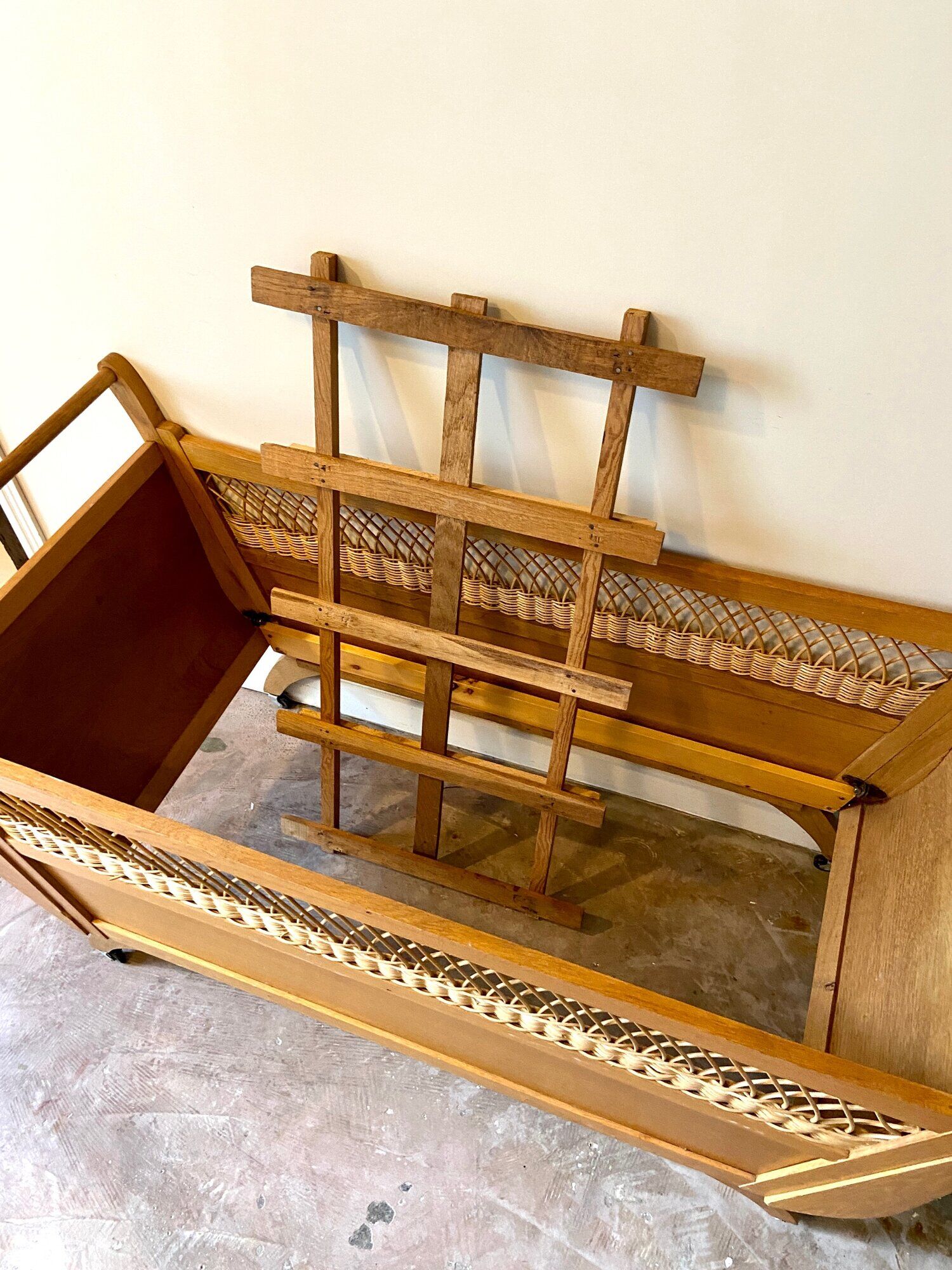 Children's bed in wood and wicker woven on wheels 1960