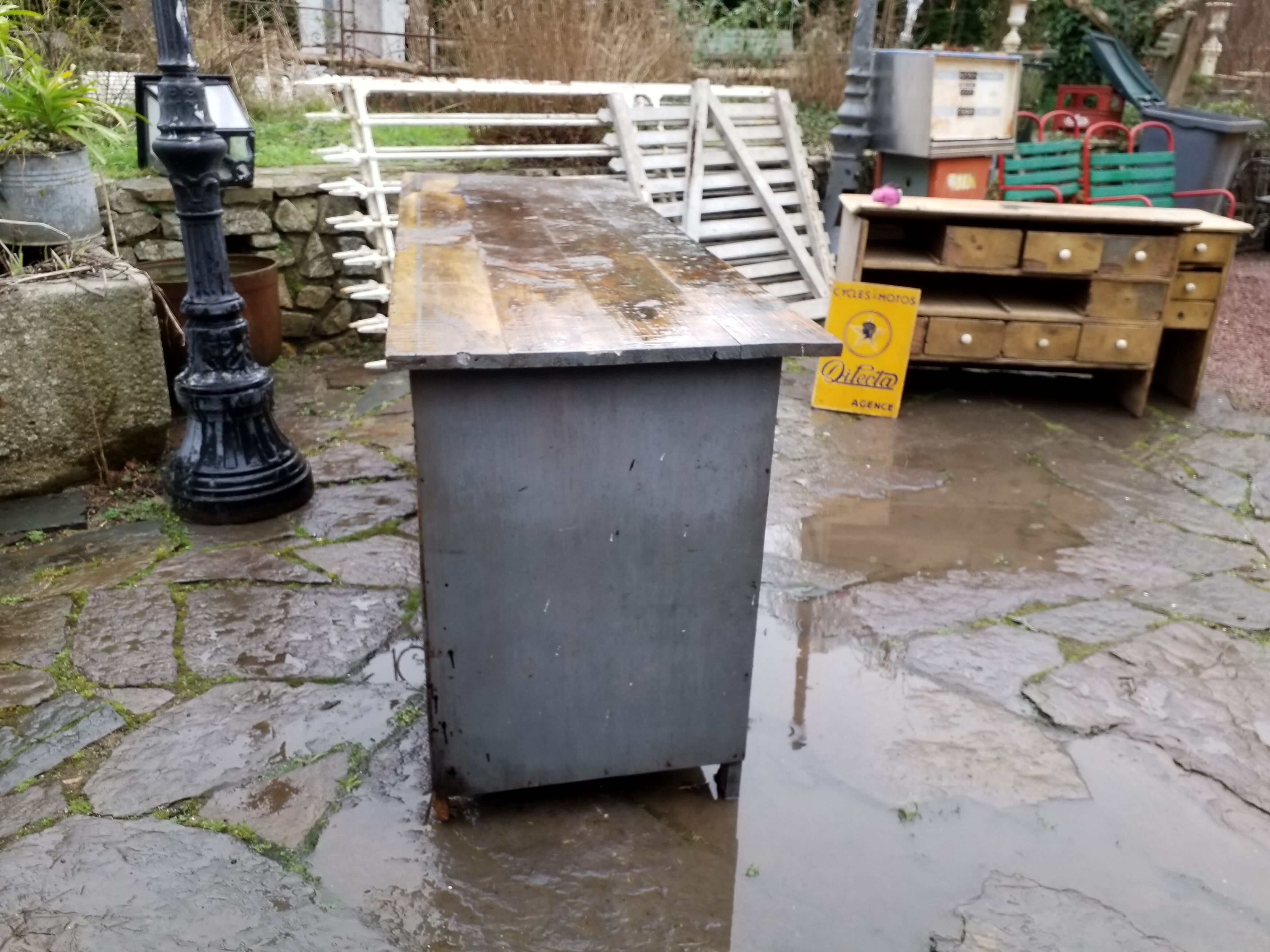 Furniture with 11 drawers