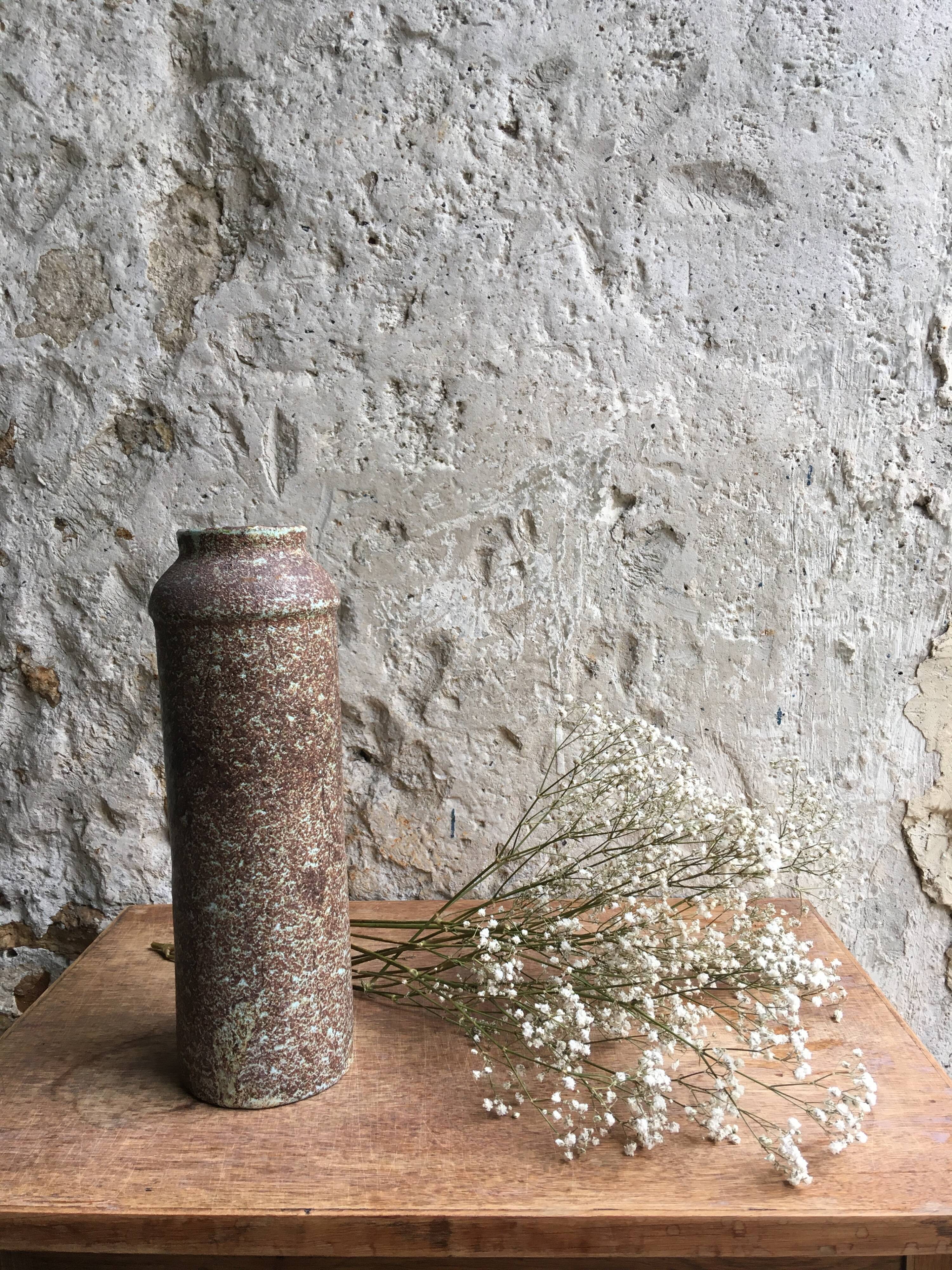 Vase en grès moucheté signé