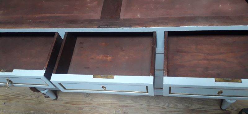 Commode ancienne style Louis XVI peinte dessus marbre