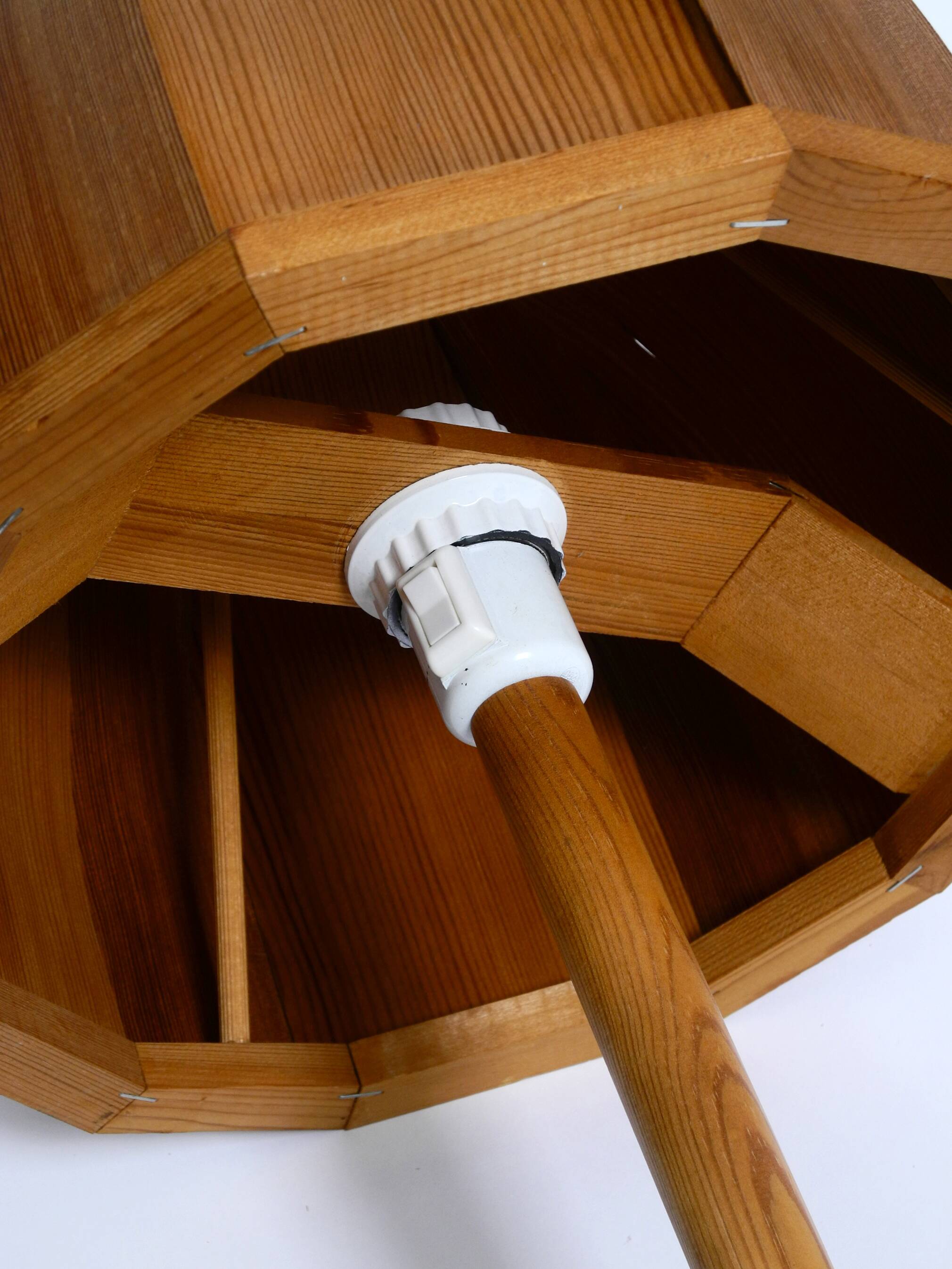 1970s Swedish pine bent veneer table lamp by GB Solbackens Svarveri