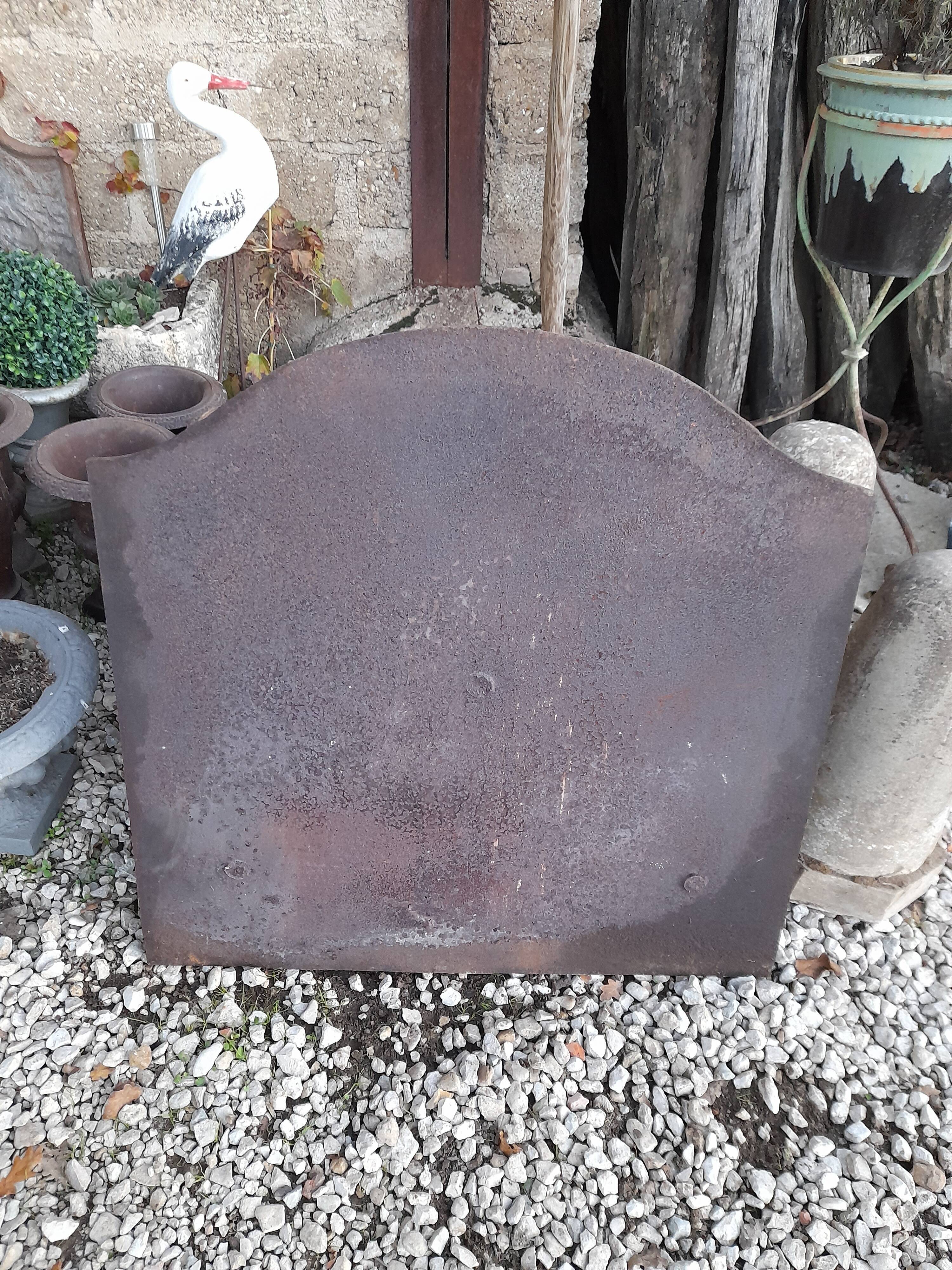 Plaque of chimney in fonte decorations with lions