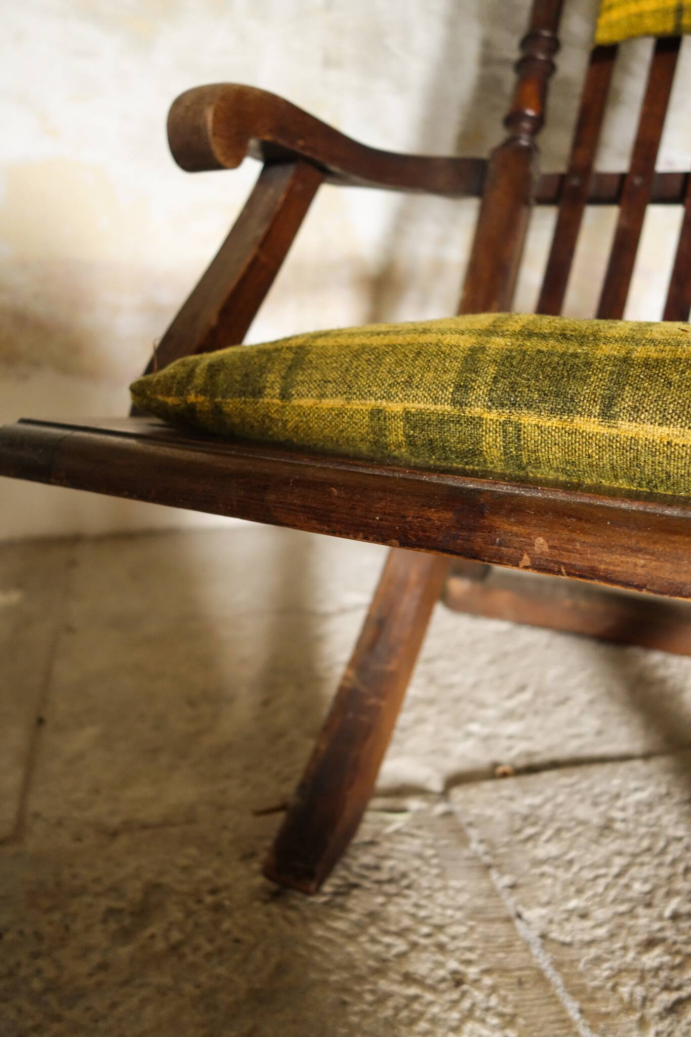 Colonial Folding Armchair