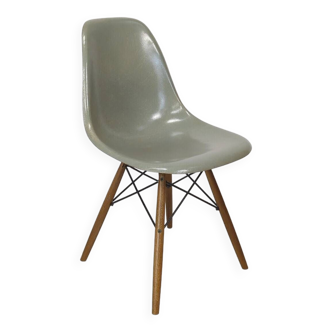 Chaise d'appoint Eames Herman Miller DSW en vert écume de mer