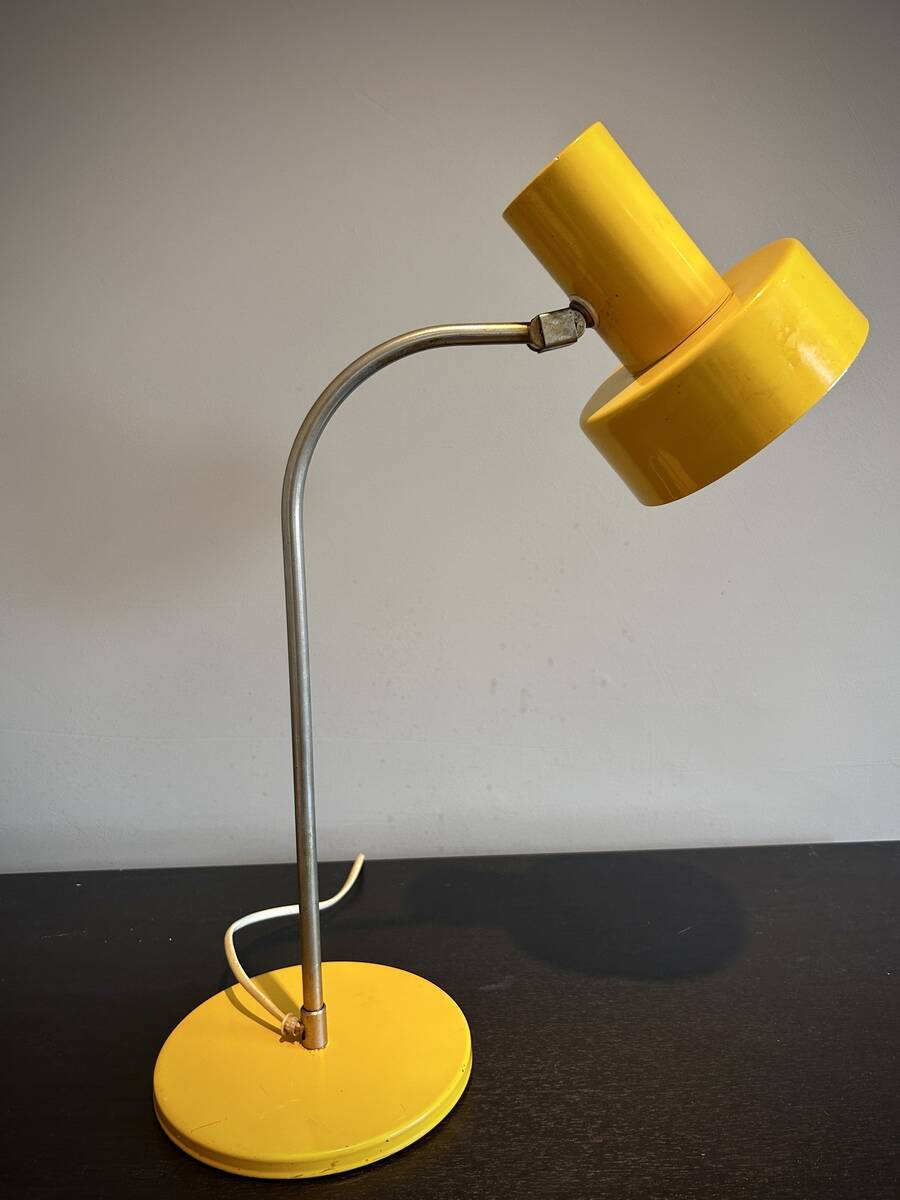 Vintage pop yellow desk lamp