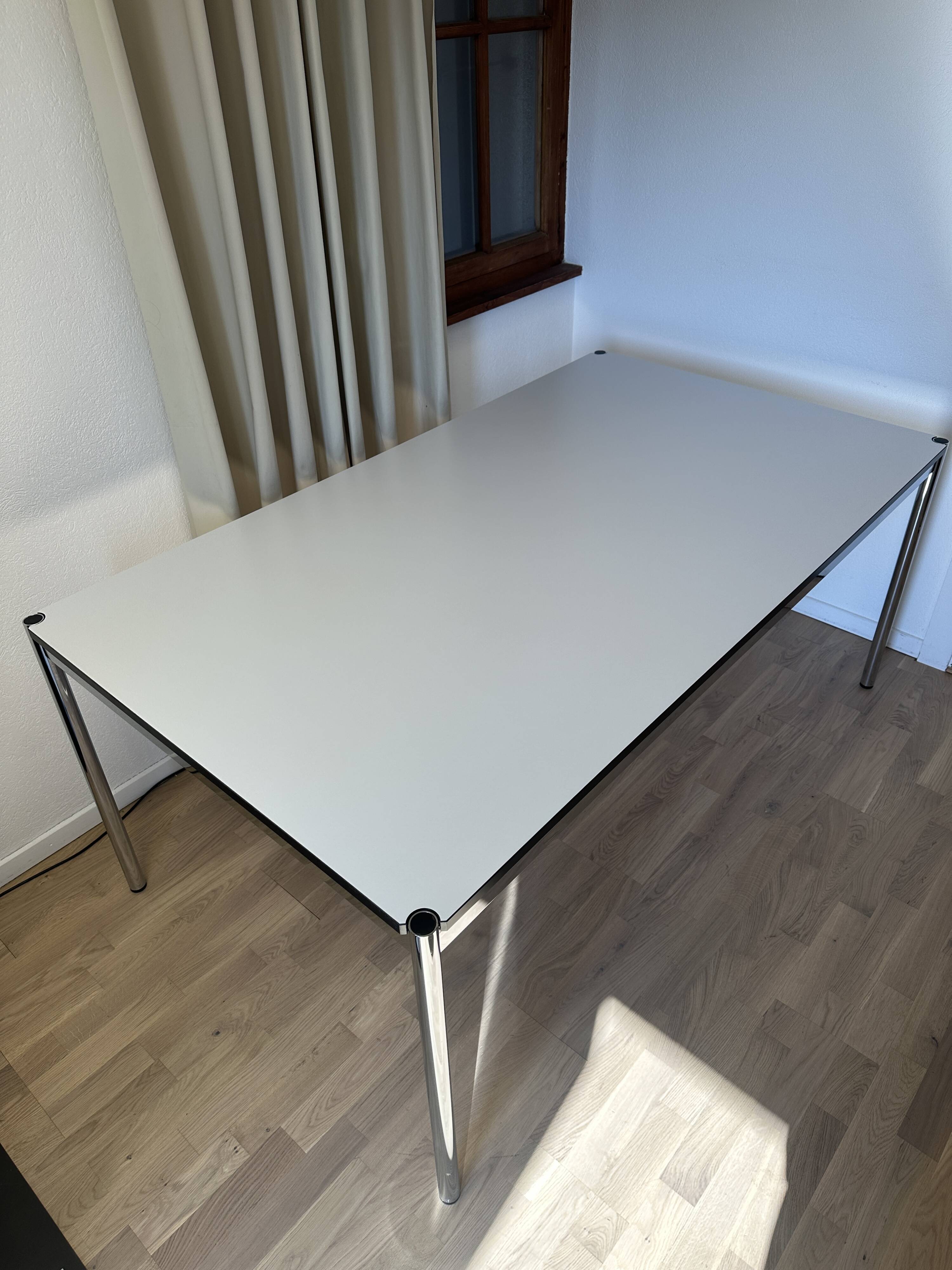 USM Haller desk in pearl grey laminate