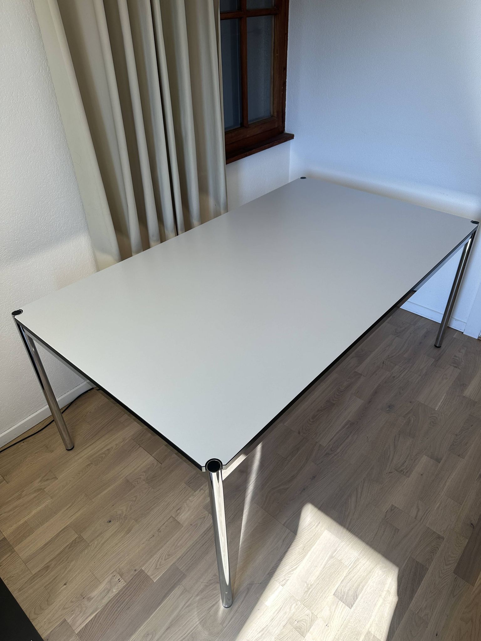 USM Haller desk in pearl grey laminate