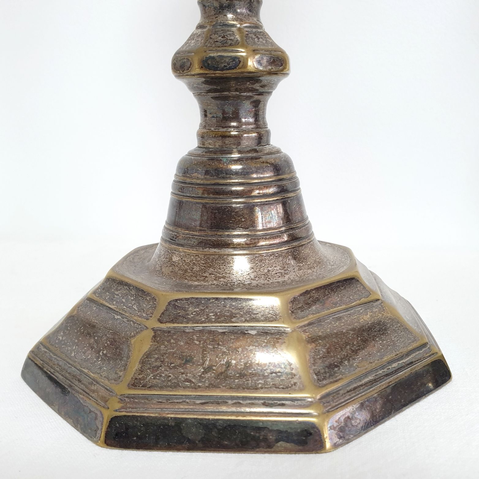 pair of Louis XIV-style chandeliers/ silver metal torches: 25.5 cm