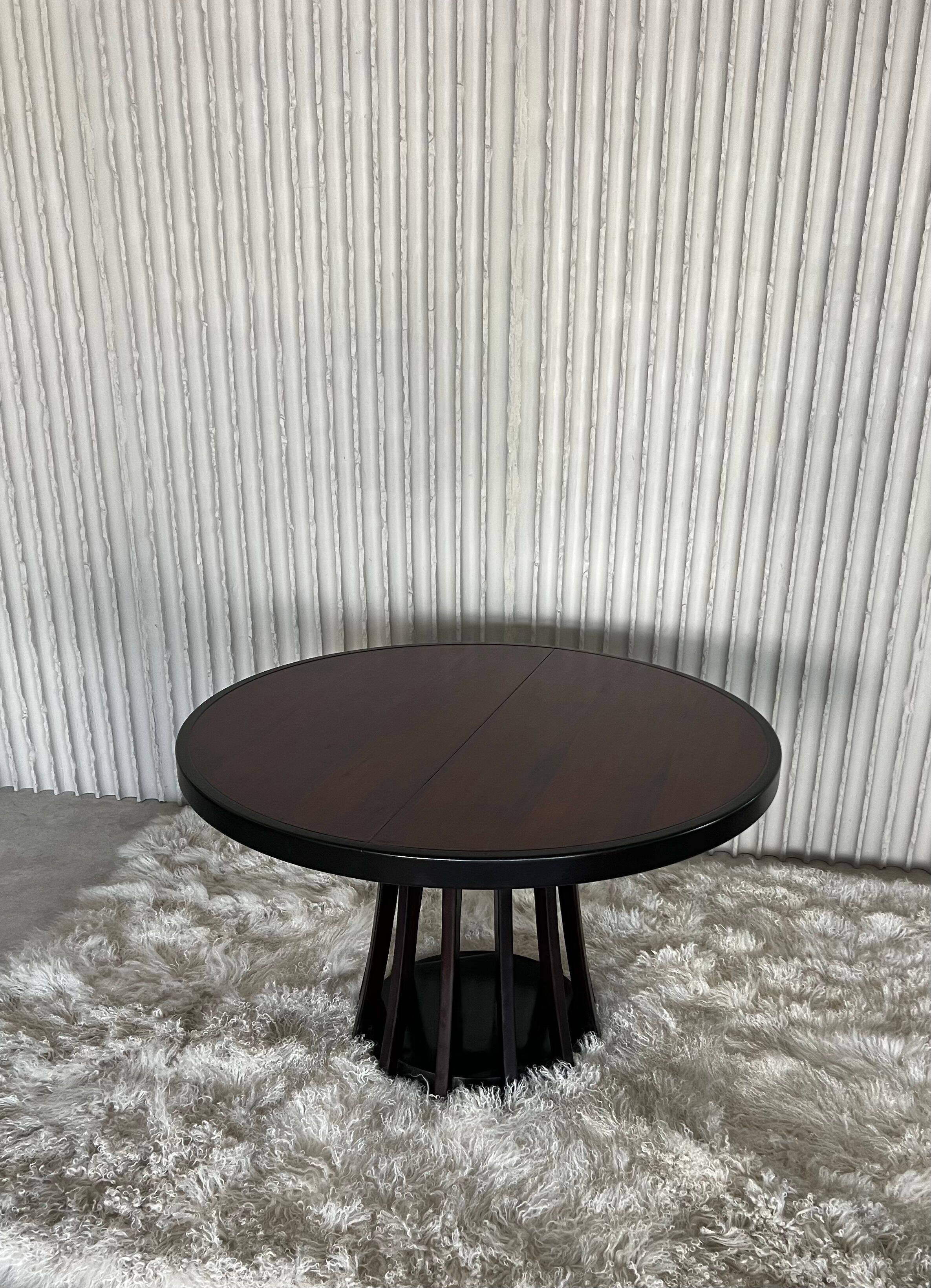 Extendable dining table by Angelo Mangiarotti