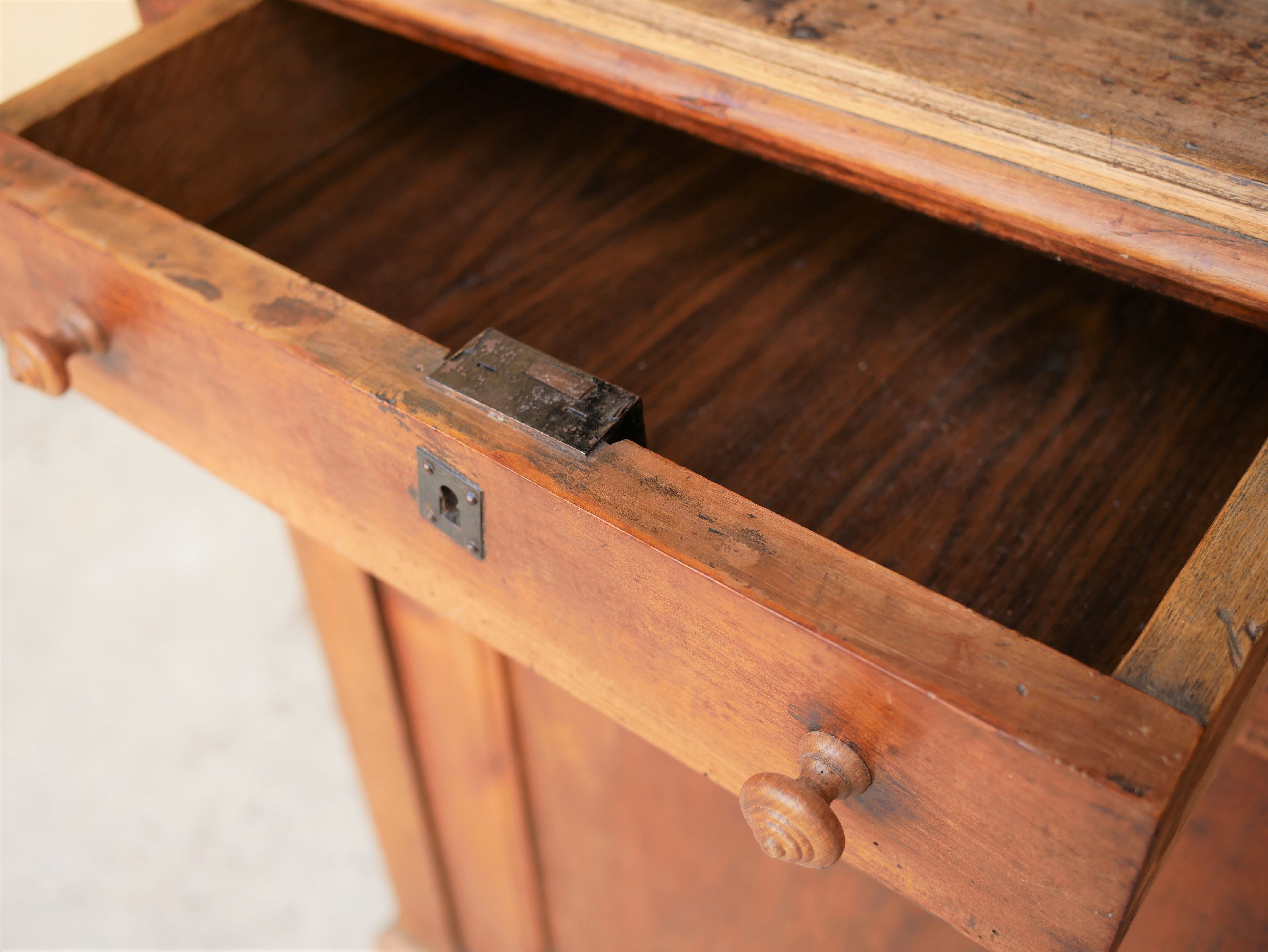 Buffet vaisselier en bois massif