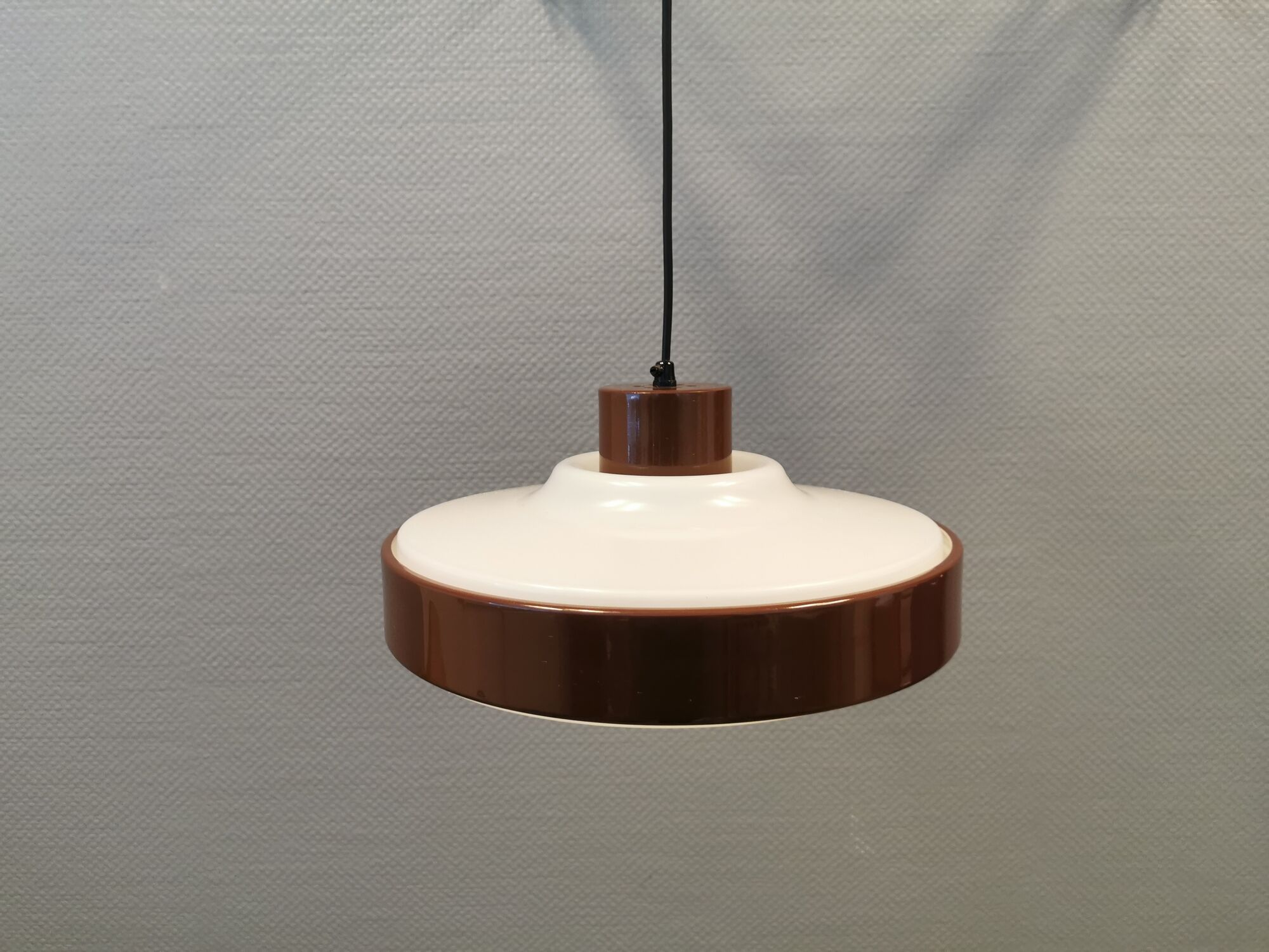 Danish space age hanging lamp, from the 80s, made of lacquered aluminum and acrylic plastic