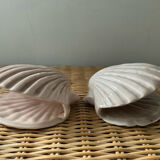 Duo of N shell-shaped towel holders in glazed ceramic