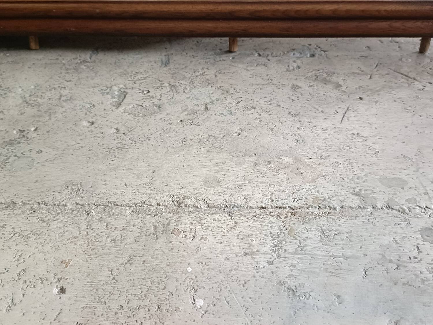 Beveled mirror in solid wood