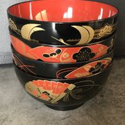 Set of 4 japanese bowls in lasewood decorated with black and red paint