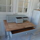 Bureau à gradin patiné vert de gris , plateau bois.