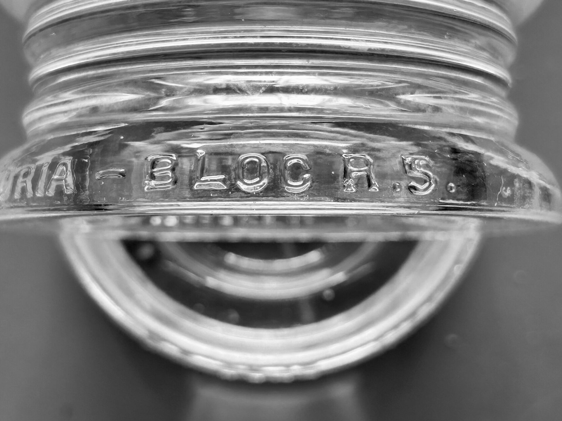 2 glass blocks signed Diameter 10 cm Height 5 cm