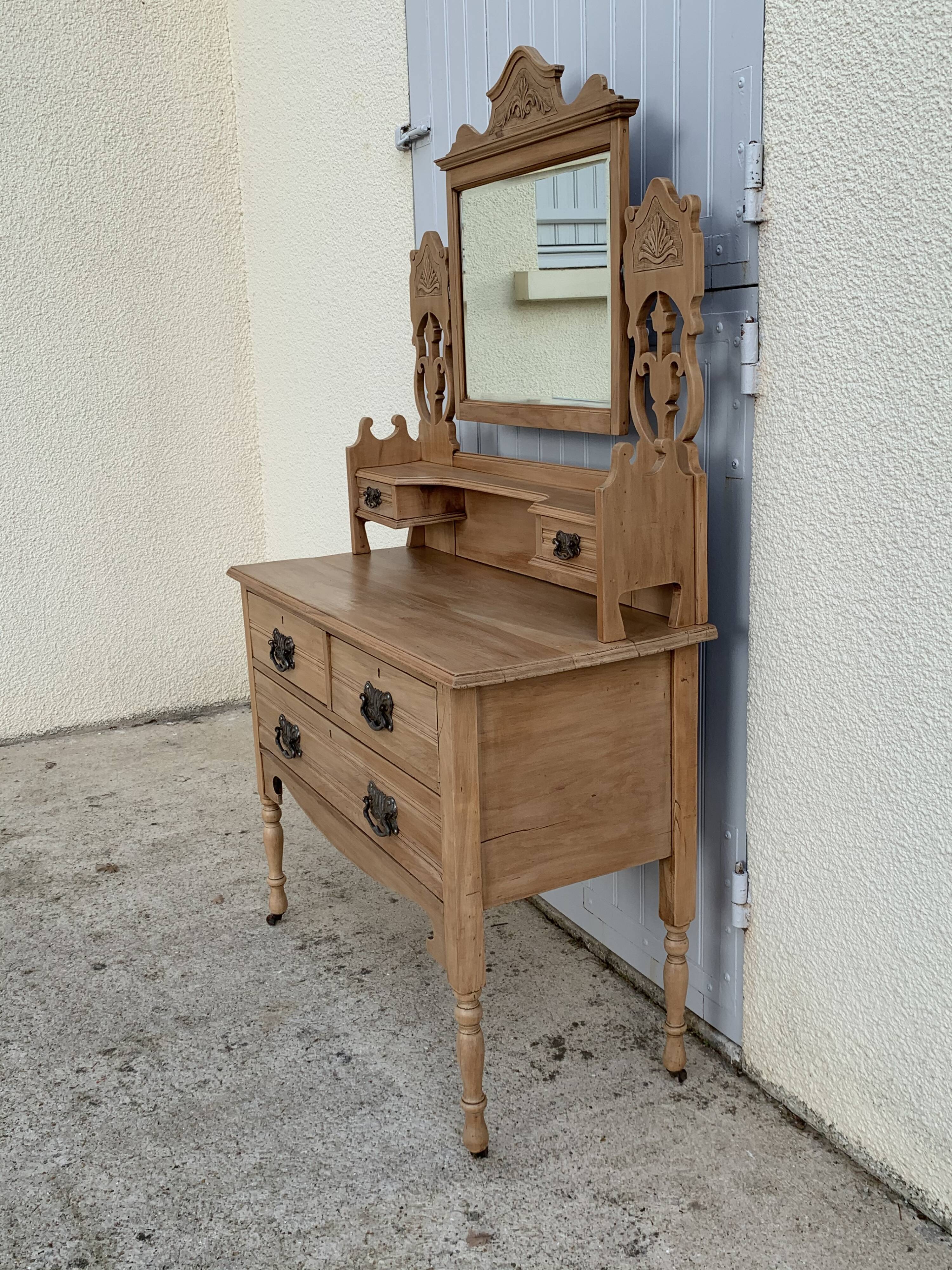 English dressing table 1900
