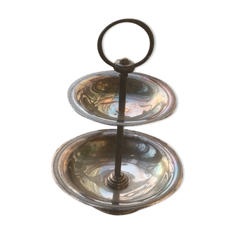 Double cup display in vintage silver metal