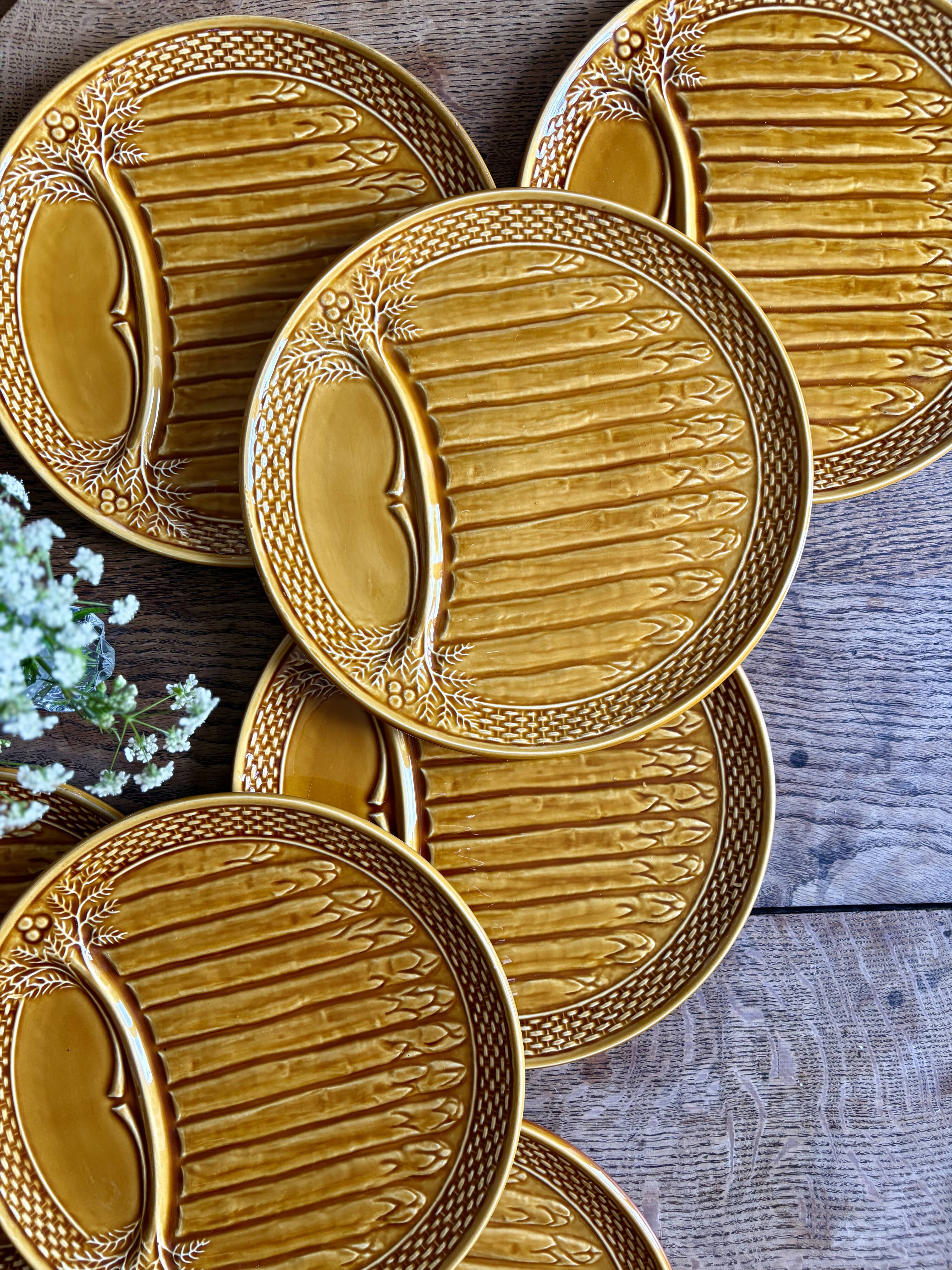 Lot de 7 assiettes à asperges vintage